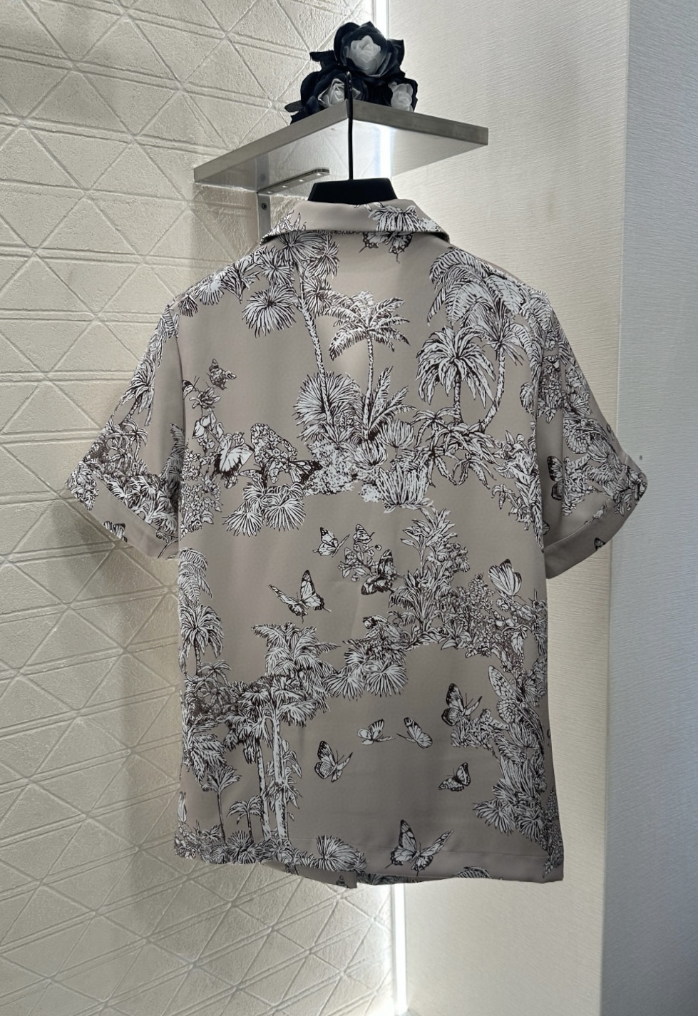 ♥Dio*♥2025新品上架
  直喷印花衬衫半裙套装
定制YB进口斜纹稠材质 质感光泽 垂顺舒适 印花