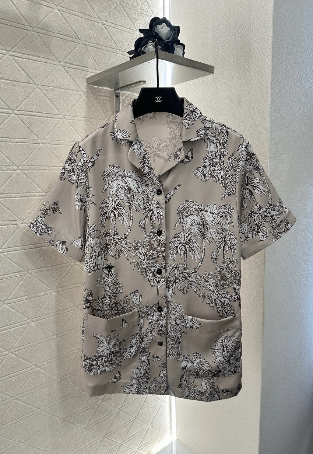 ♥Dio*♥2025新品上架
  直喷印花衬衫半裙套装
定制YB进口斜纹稠材质 质感光泽 垂顺舒适 印花