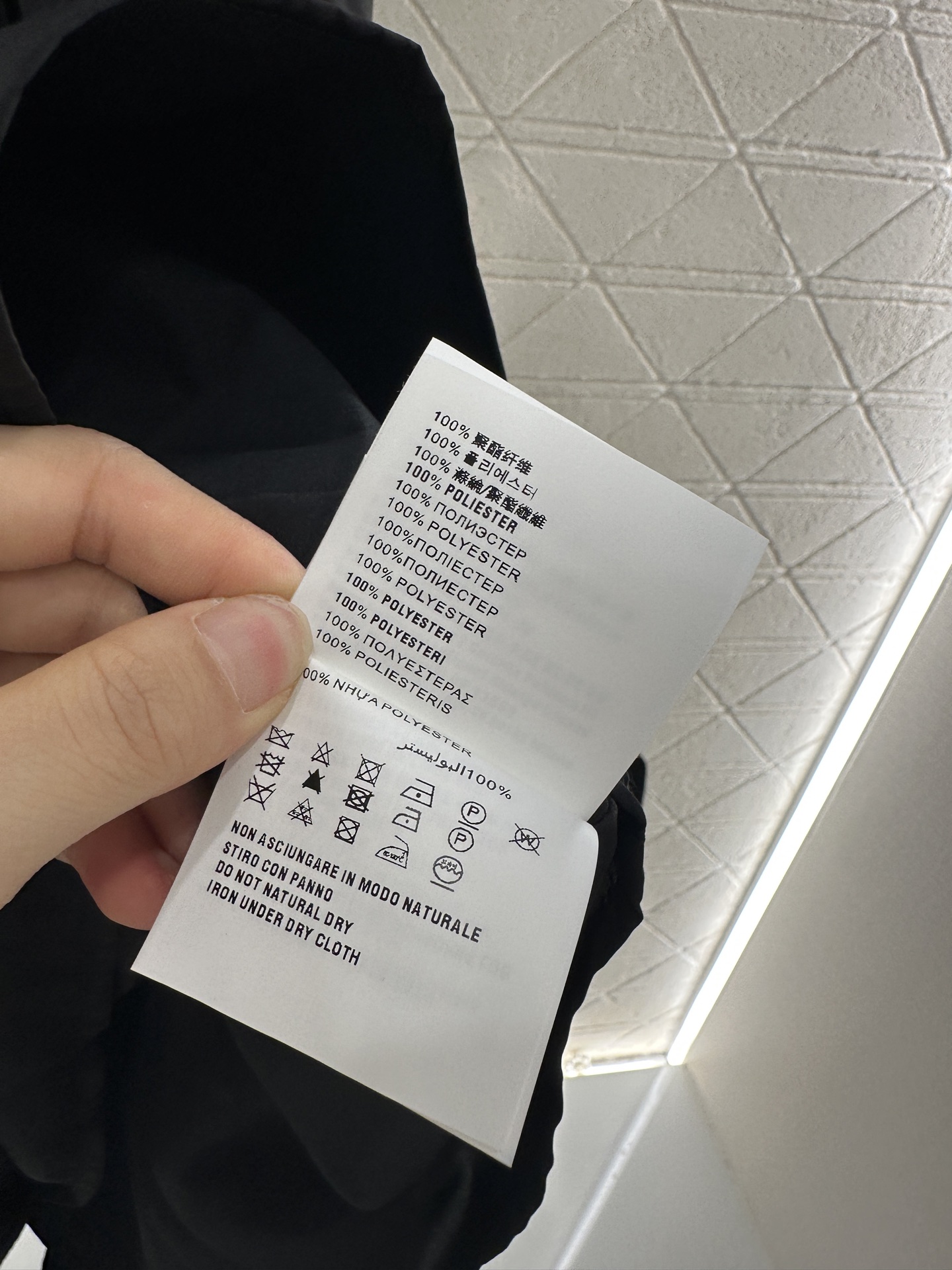 ♥Prad*♥2025新品上架
      工装腰带连衣裙
定制YB进口环保再生尼龙材质 质感光泽 垂顺