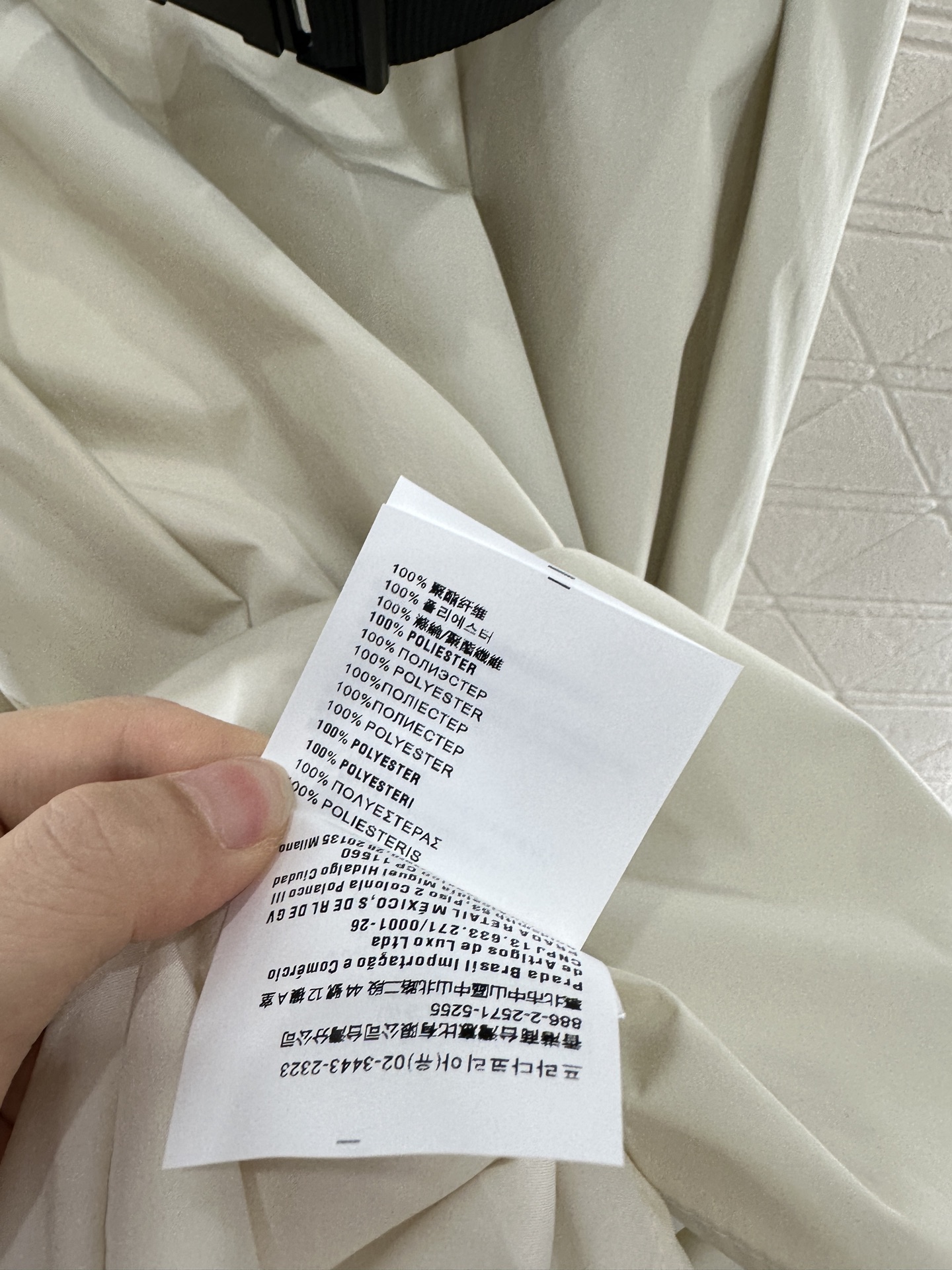 ♥Prad*♥2025新品上架
      工装腰带连衣裙
定制YB进口环保再生尼龙材质 质感光泽 垂顺