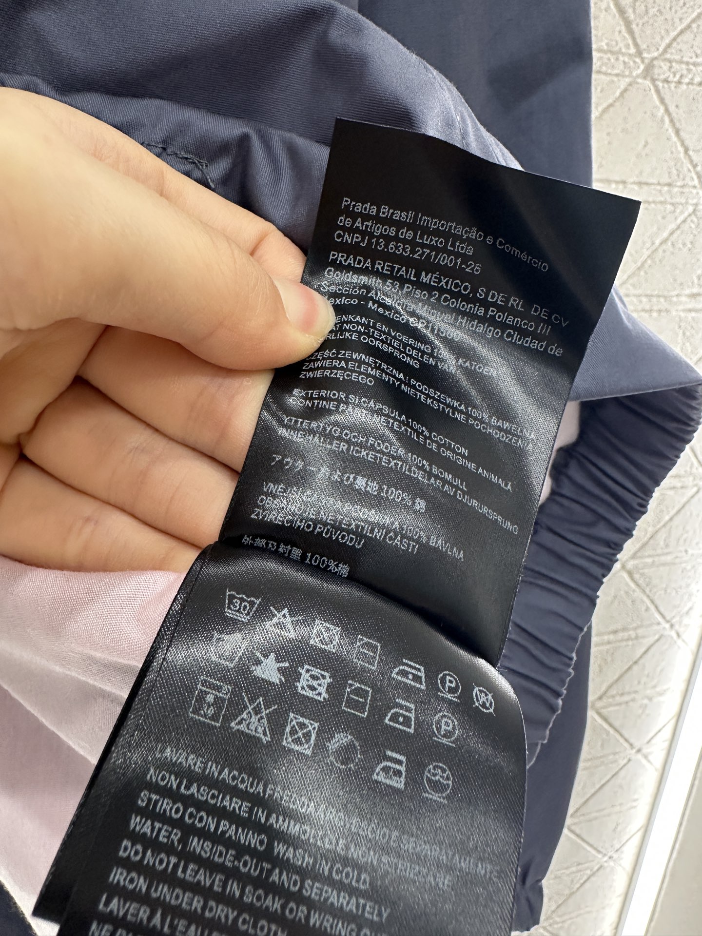 ♥Prad*♥2025新品上架
    宽松廓形夹克外套
定制YB斜纹全棉材质 质感细腻 垂感十足 穿搭