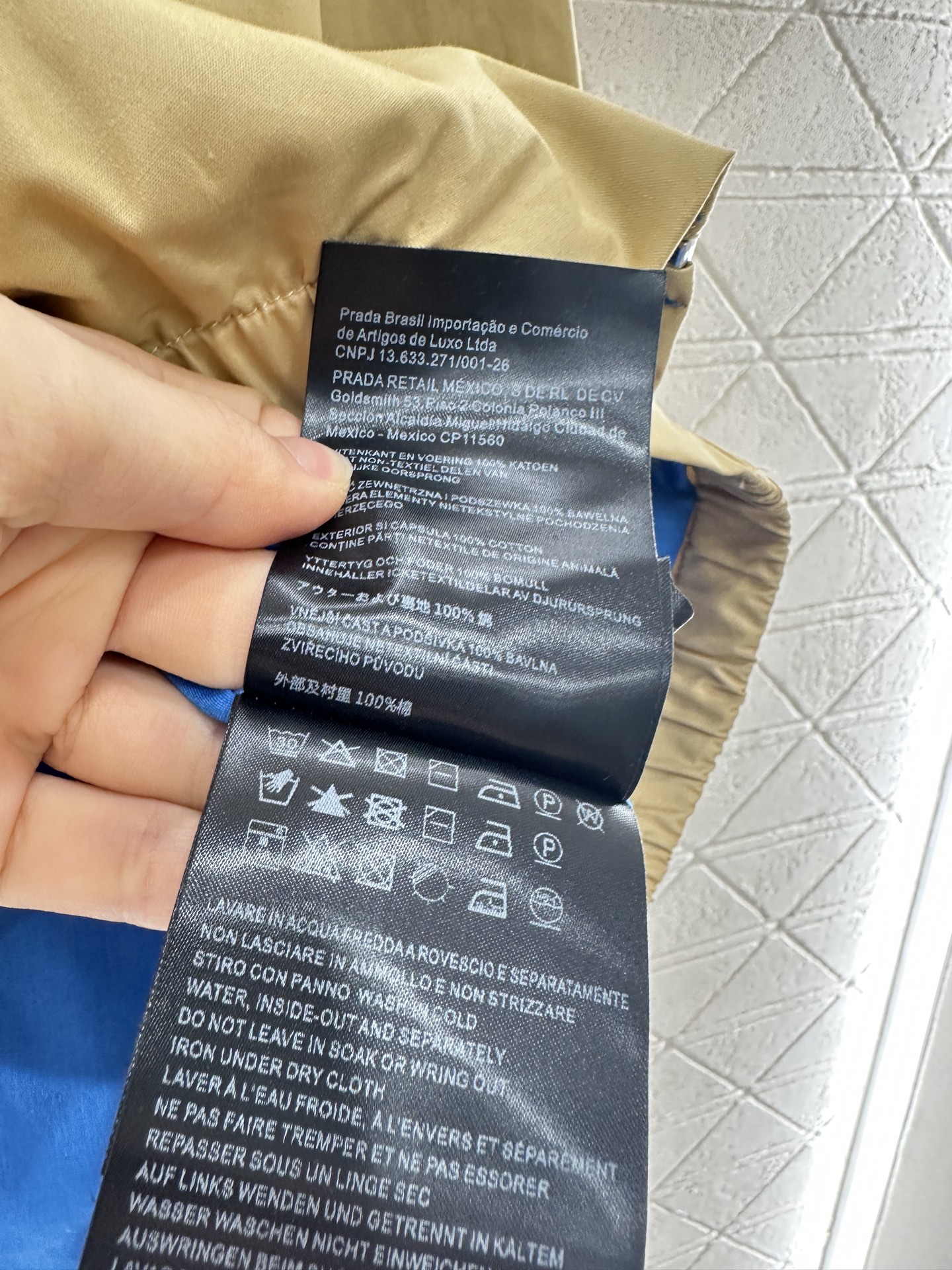 ♥Prad*♥2025新品上架
    宽松廓形夹克外套
定制YB斜纹全棉材质 质感细腻 垂感十足 穿搭