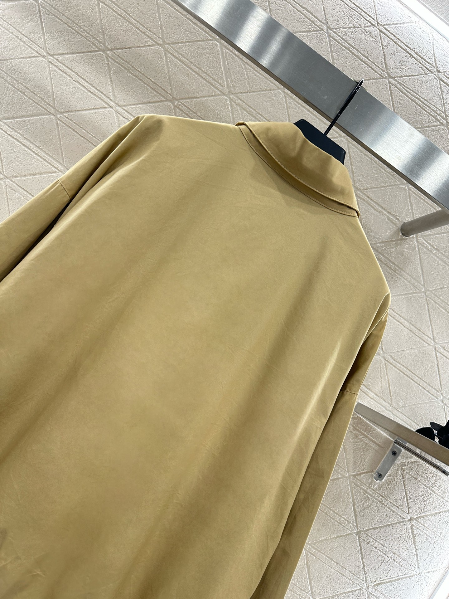 ♥Prad*♥2025新品上架
    宽松廓形夹克外套
定制YB斜纹全棉材质 质感细腻 垂感十足 穿搭