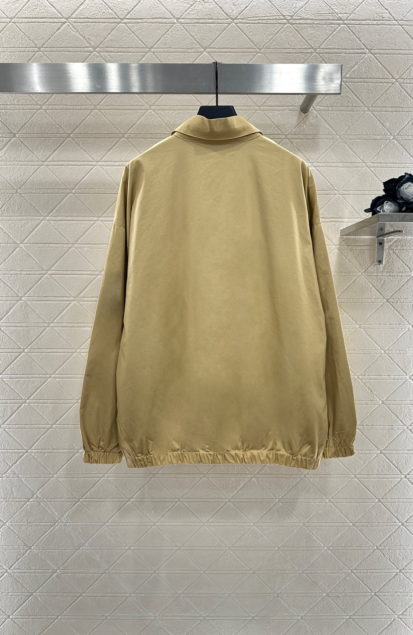 ♥Prad*♥2025新品上架
    宽松廓形夹克外套
定制YB斜纹全棉材质 质感细腻 垂感十足 穿搭