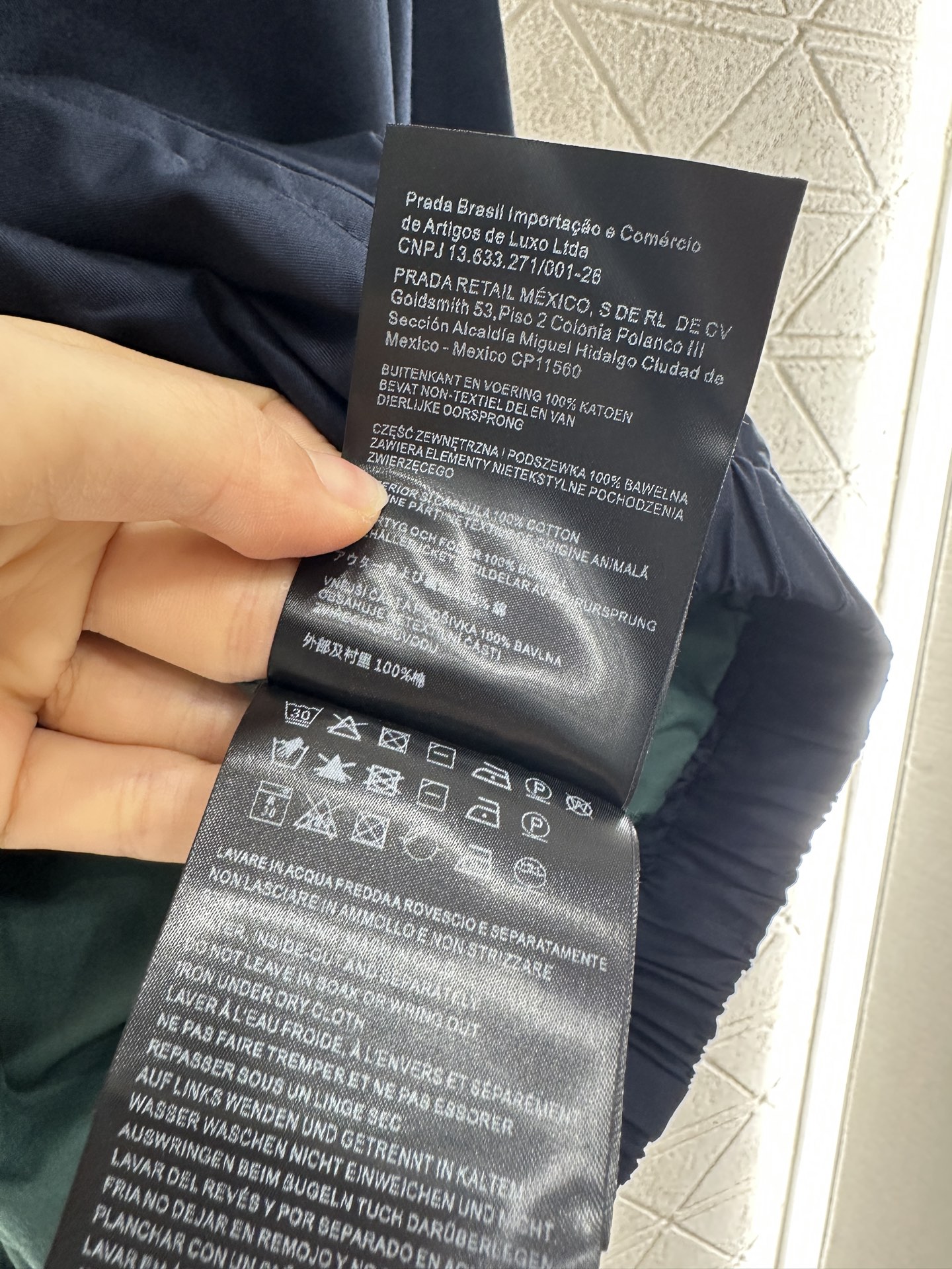 ♥Prad*♥2025新品上架
    宽松廓形夹克外套
定制YB斜纹全棉材质 质感细腻 垂感十足 穿搭