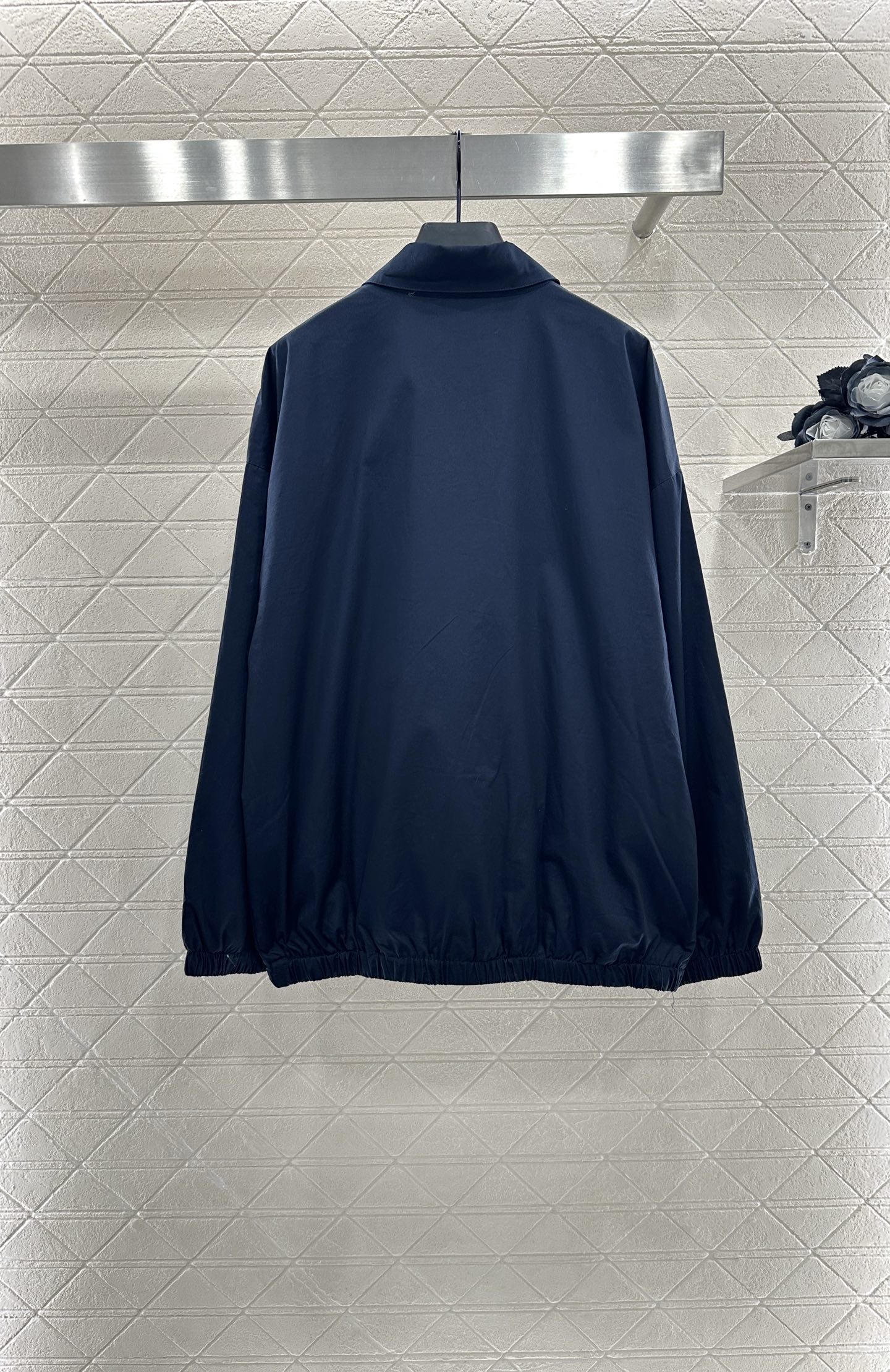 ♥Prad*♥2025新品上架
    宽松廓形夹克外套
定制YB斜纹全棉材质 质感细腻 垂感十足 穿搭