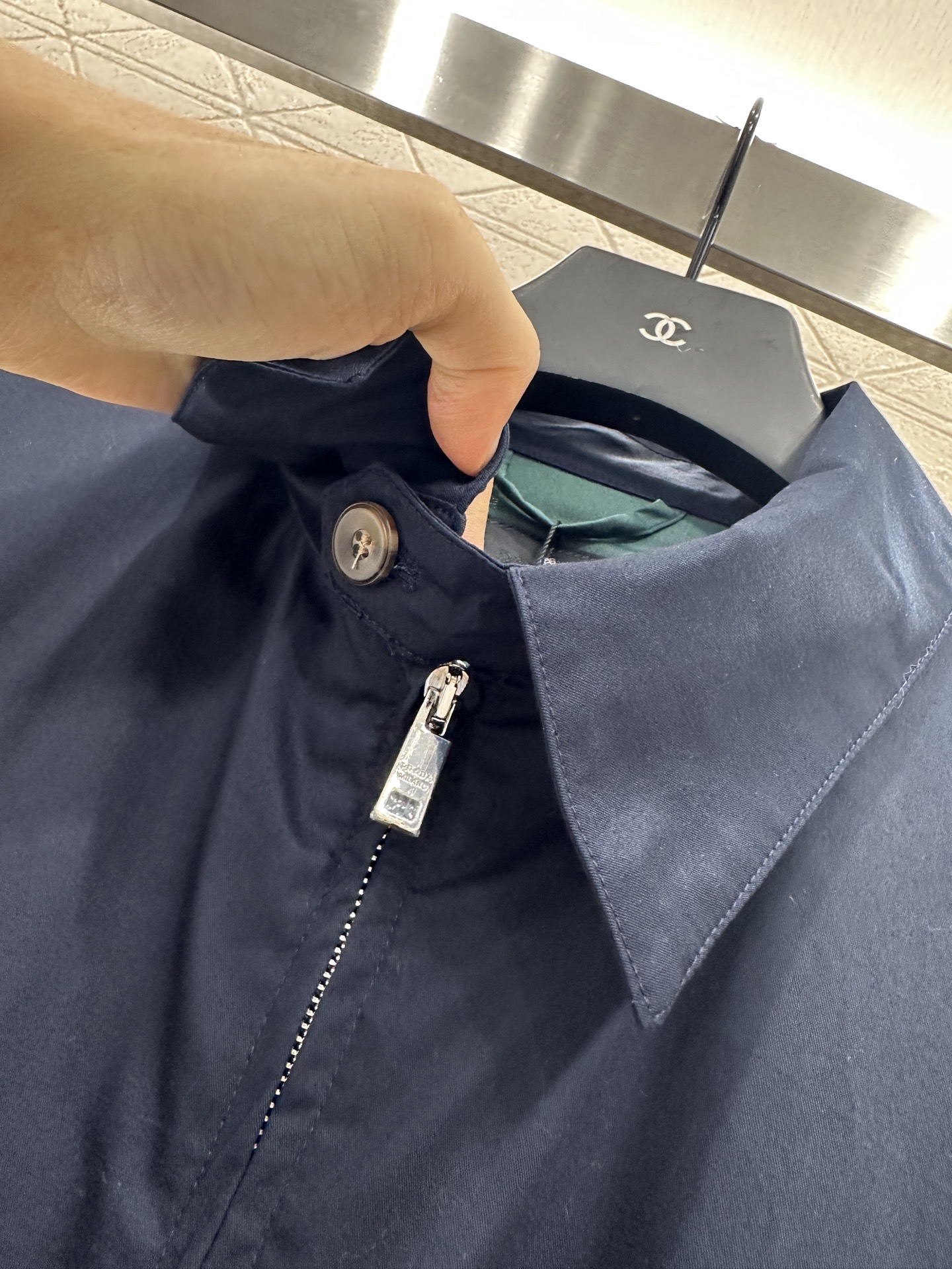 ♥Prad*♥2025新品上架
    宽松廓形夹克外套
定制YB斜纹全棉材质 质感细腻 垂感十足 穿搭