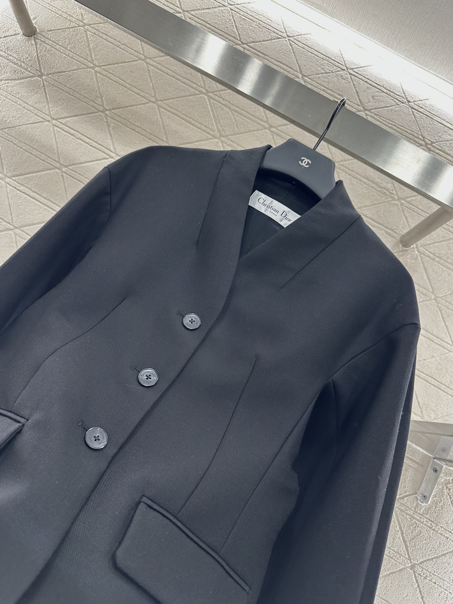 ♥Dio*♥2025新品上架
    丝毛长袖廓形外套
定制YB进口百分百丝毛材质 质感细腻 垂感有型 