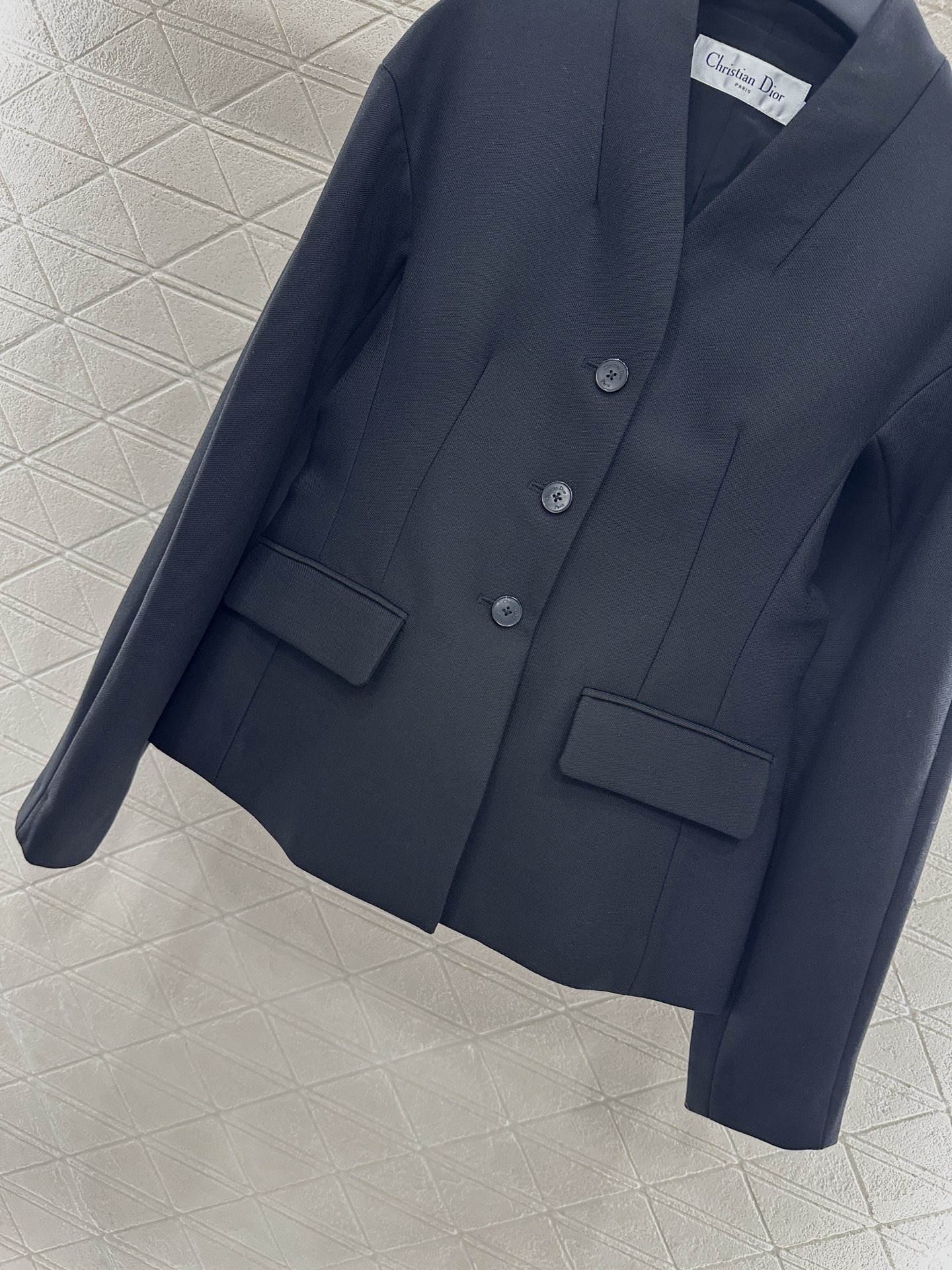 ♥Dio*♥2025新品上架
    丝毛长袖廓形外套
定制YB进口百分百丝毛材质 质感细腻 垂感有型 