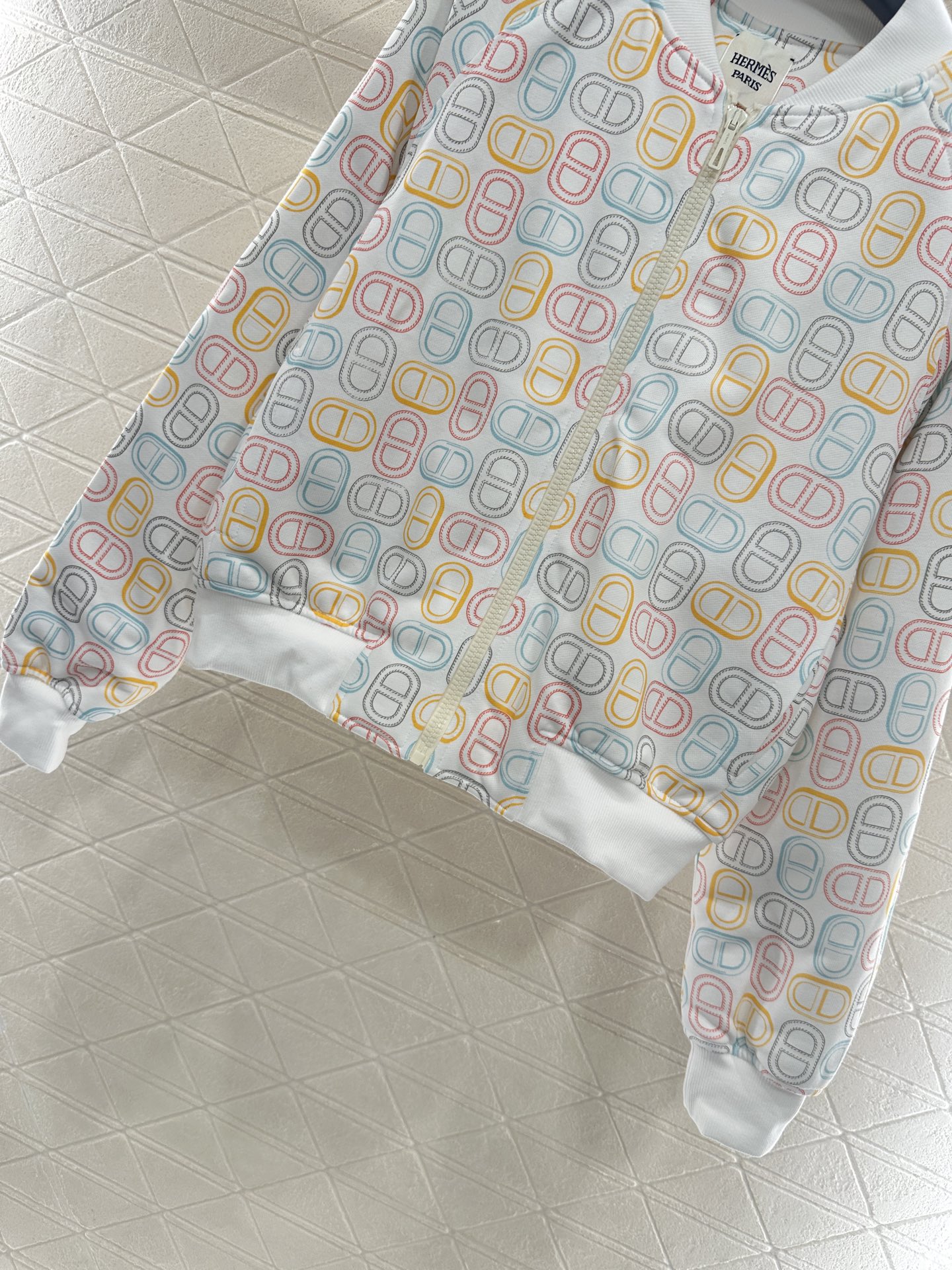 ♥Herme*♥2025新品上架
    猪鼻印花棉服夹克
定制YB斜纹全棉材质 质感高级 品相十足 经