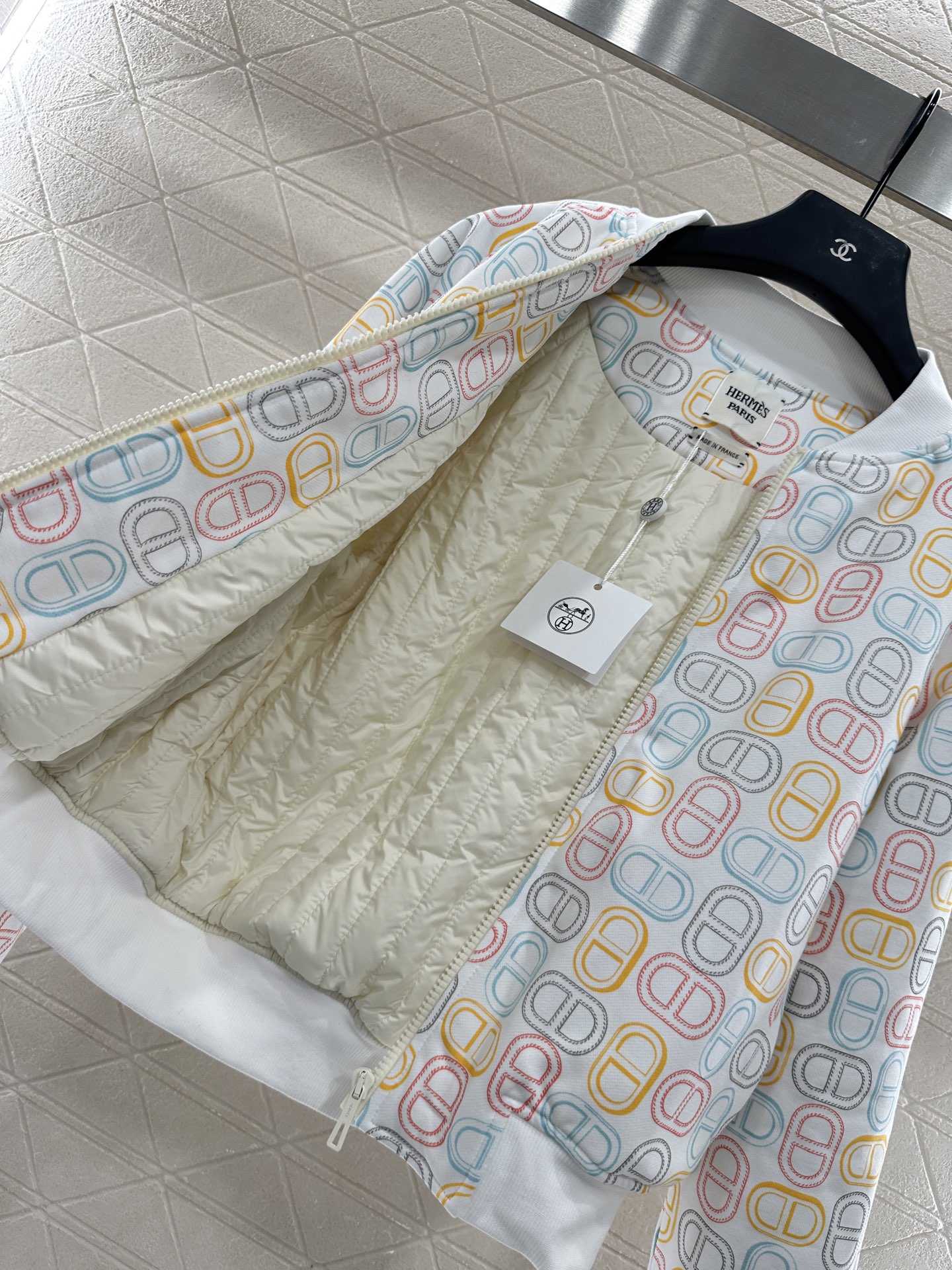 ♥Herme*♥2025新品上架
    猪鼻印花棉服夹克
定制YB斜纹全棉材质 质感高级 品相十足 经