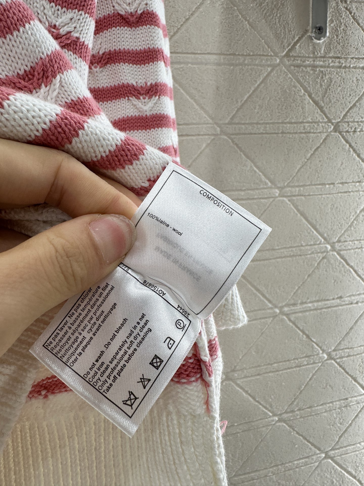 ♥Chane*♥2025新品上架
     条纹编织套头毛衣
定制YB羊毛纱线织造 质感高级 舒适柔软 