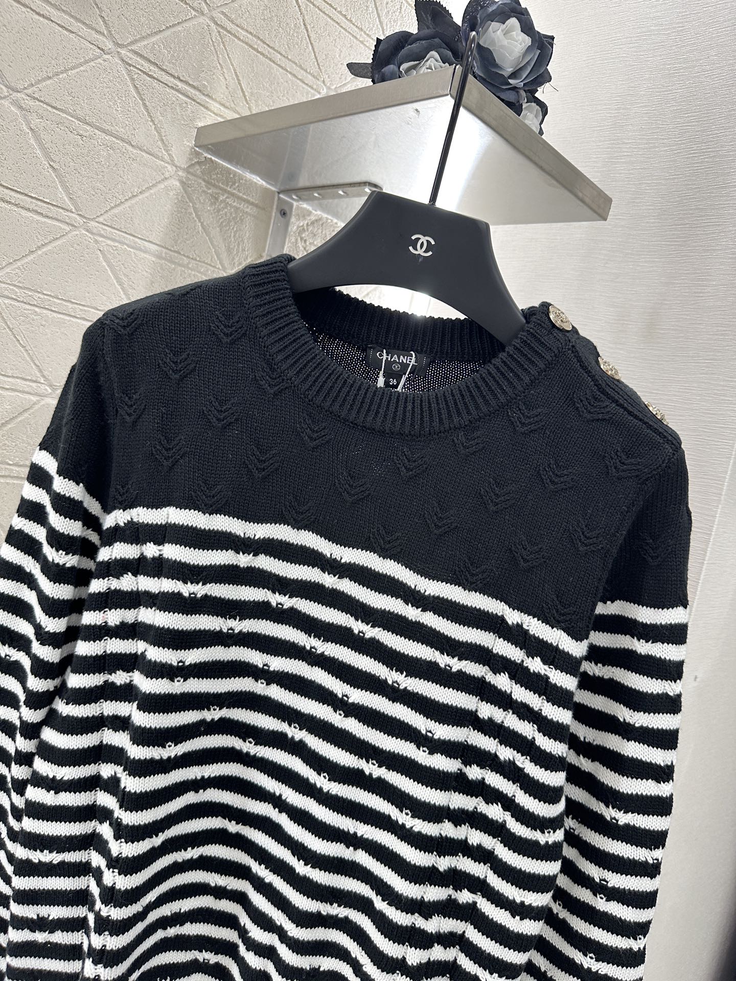 ♥Chane*♥2025新品上架
     条纹编织套头毛衣
定制YB羊毛纱线织造 质感高级 舒适柔软 
