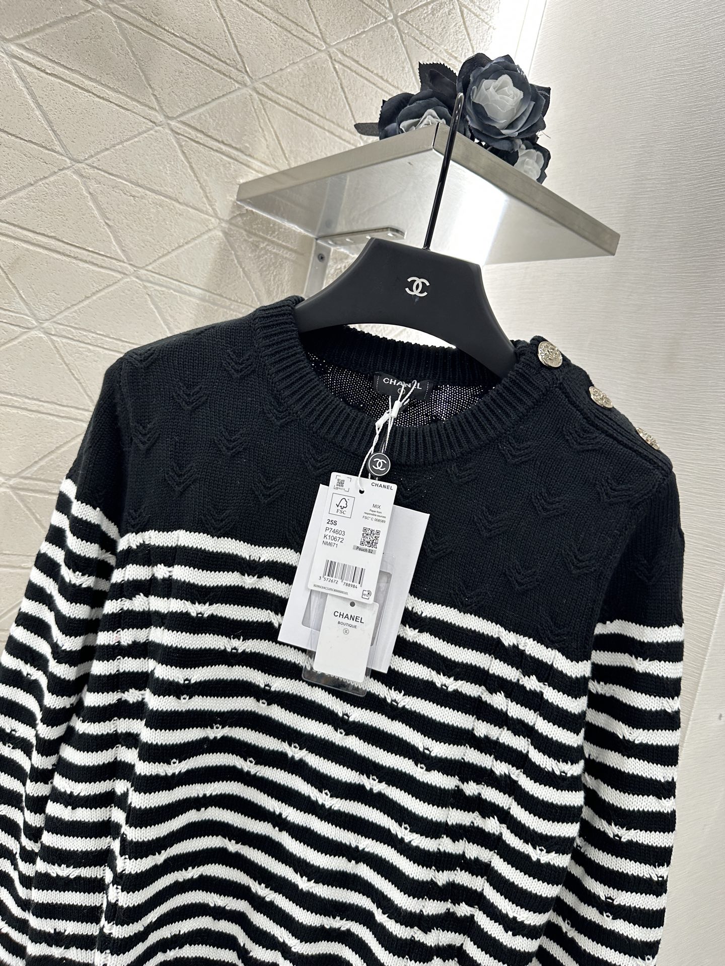 ♥Chane*♥2025新品上架
     条纹编织套头毛衣
定制YB羊毛纱线织造 质感高级 舒适柔软 