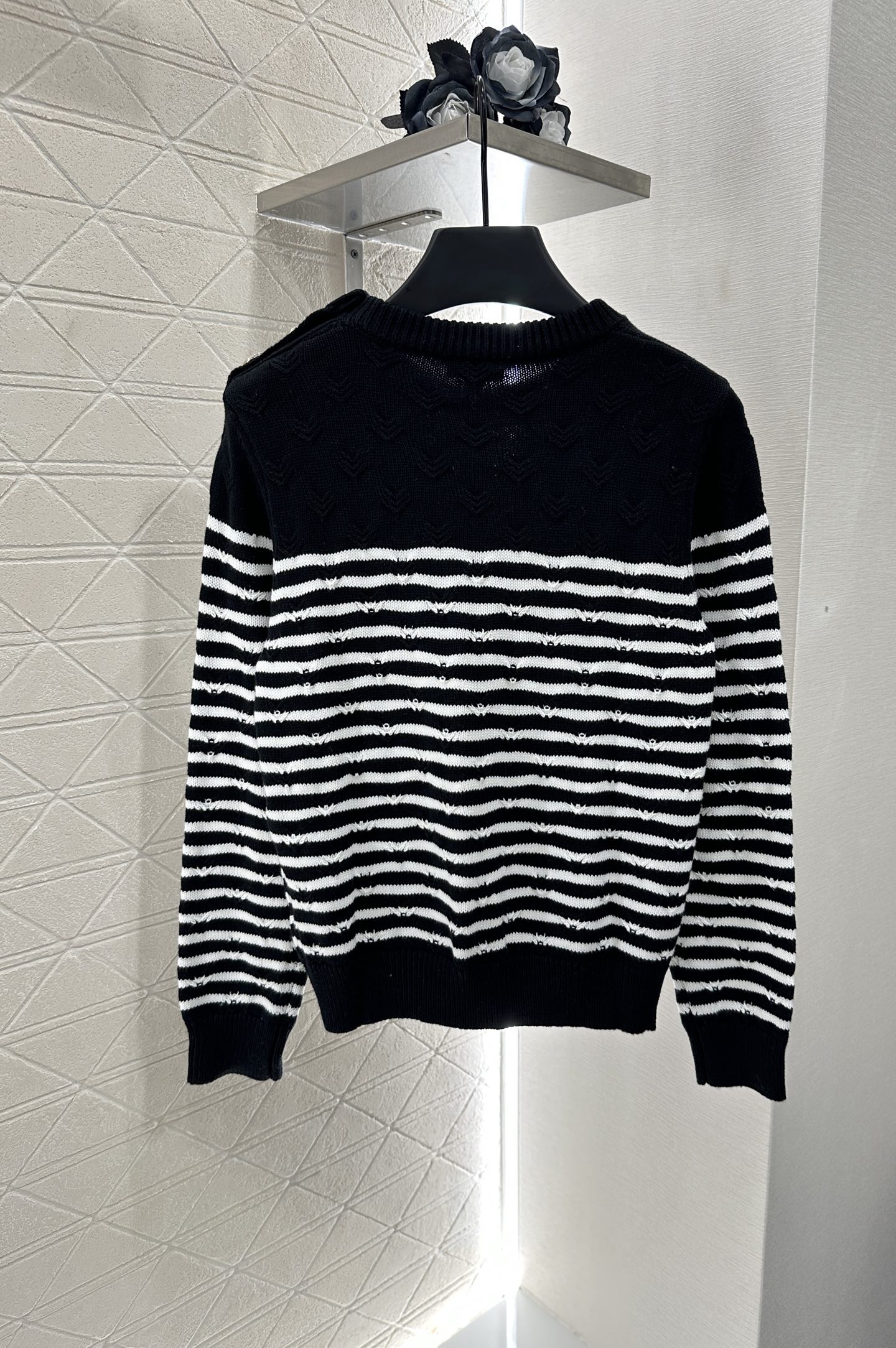 ♥Chane*♥2025新品上架
     条纹编织套头毛衣
定制YB羊毛纱线织造 质感高级 舒适柔软 