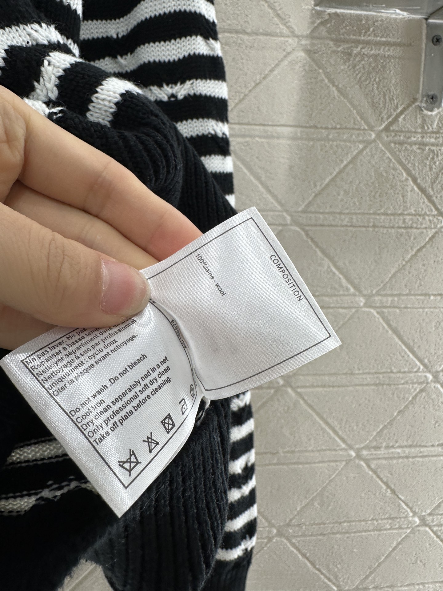 ♥Chane*♥2025新品上架
     条纹编织套头毛衣
定制YB羊毛纱线织造 质感高级 舒适柔软 