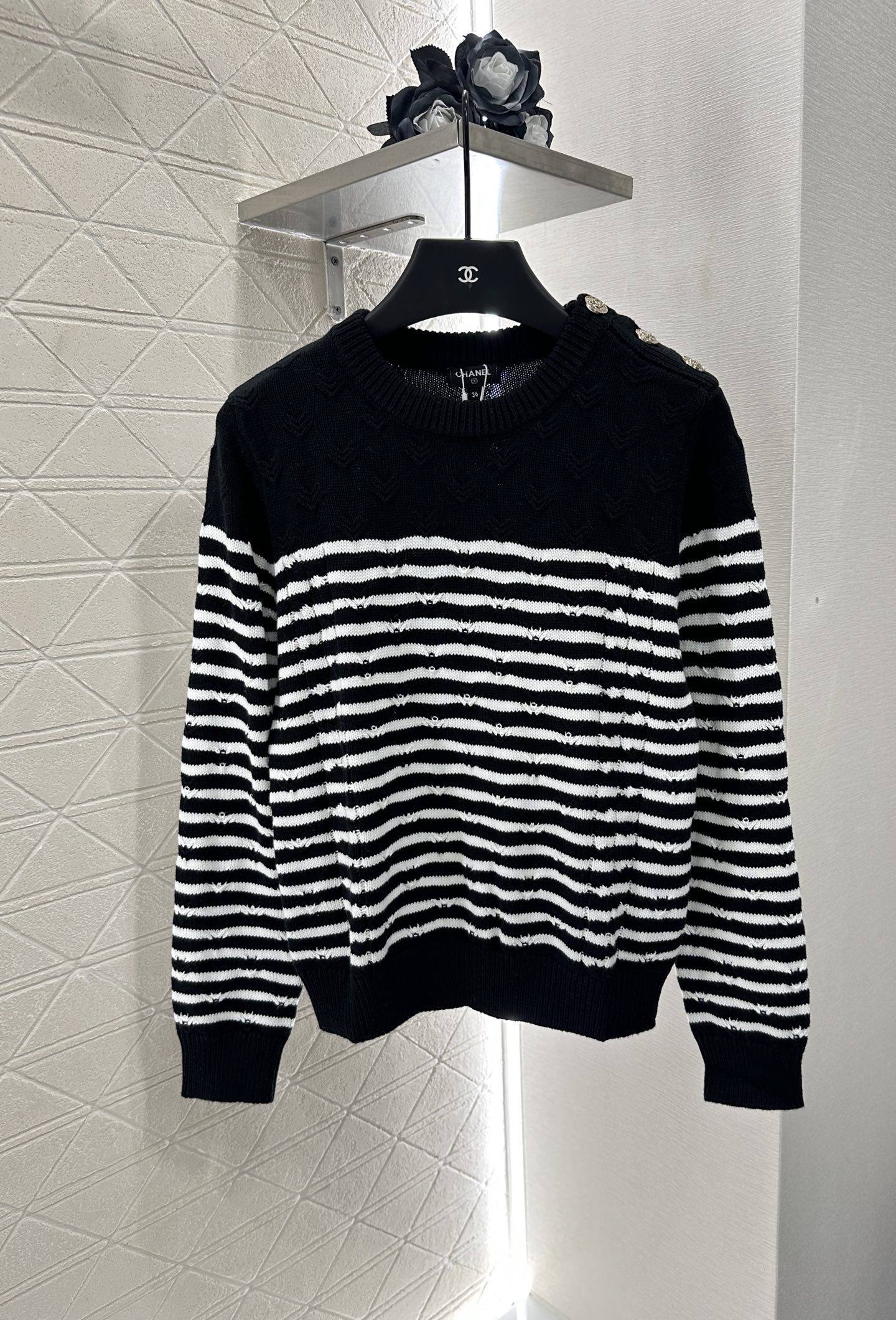 ♥Chane*♥2025新品上架
     条纹编织套头毛衣
定制YB羊毛纱线织造 质感高级 舒适柔软 