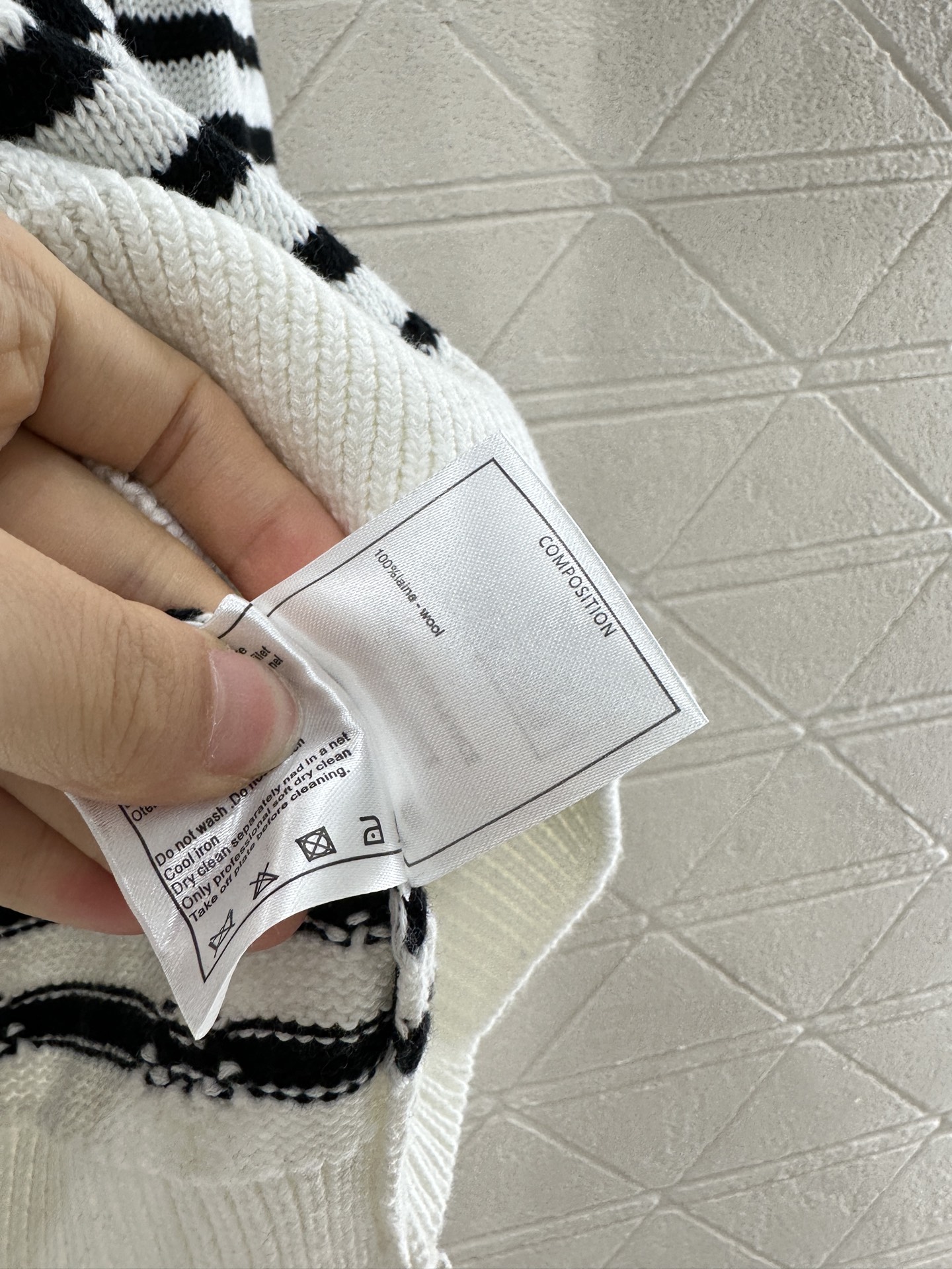 ♥Chane*♥2025新品上架
     条纹编织套头毛衣
定制YB羊毛纱线织造 质感高级 舒适柔软 