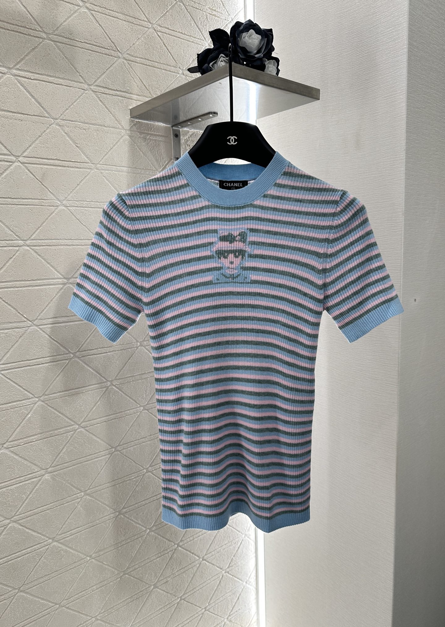 ♥Chane*♥2025新品上架
     条纹针织短袖上衣
定制YB羊绒纱线材质 细腻肌理 柔软舒适 