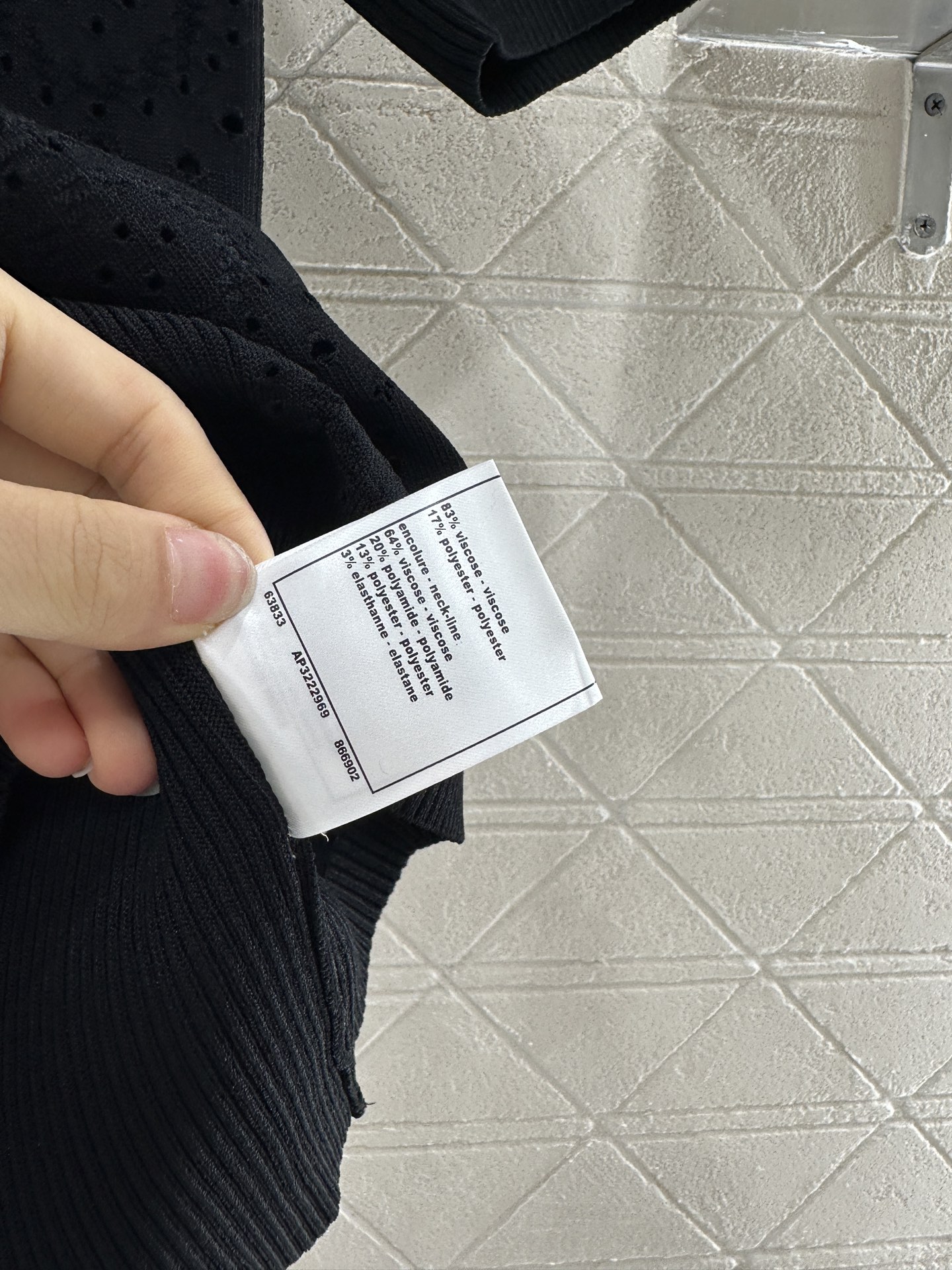 ♥Chane*♥2025新品上架
      镂空针织短袖上衣
定制YB进口纱线织造 肌理细腻 舒适有型