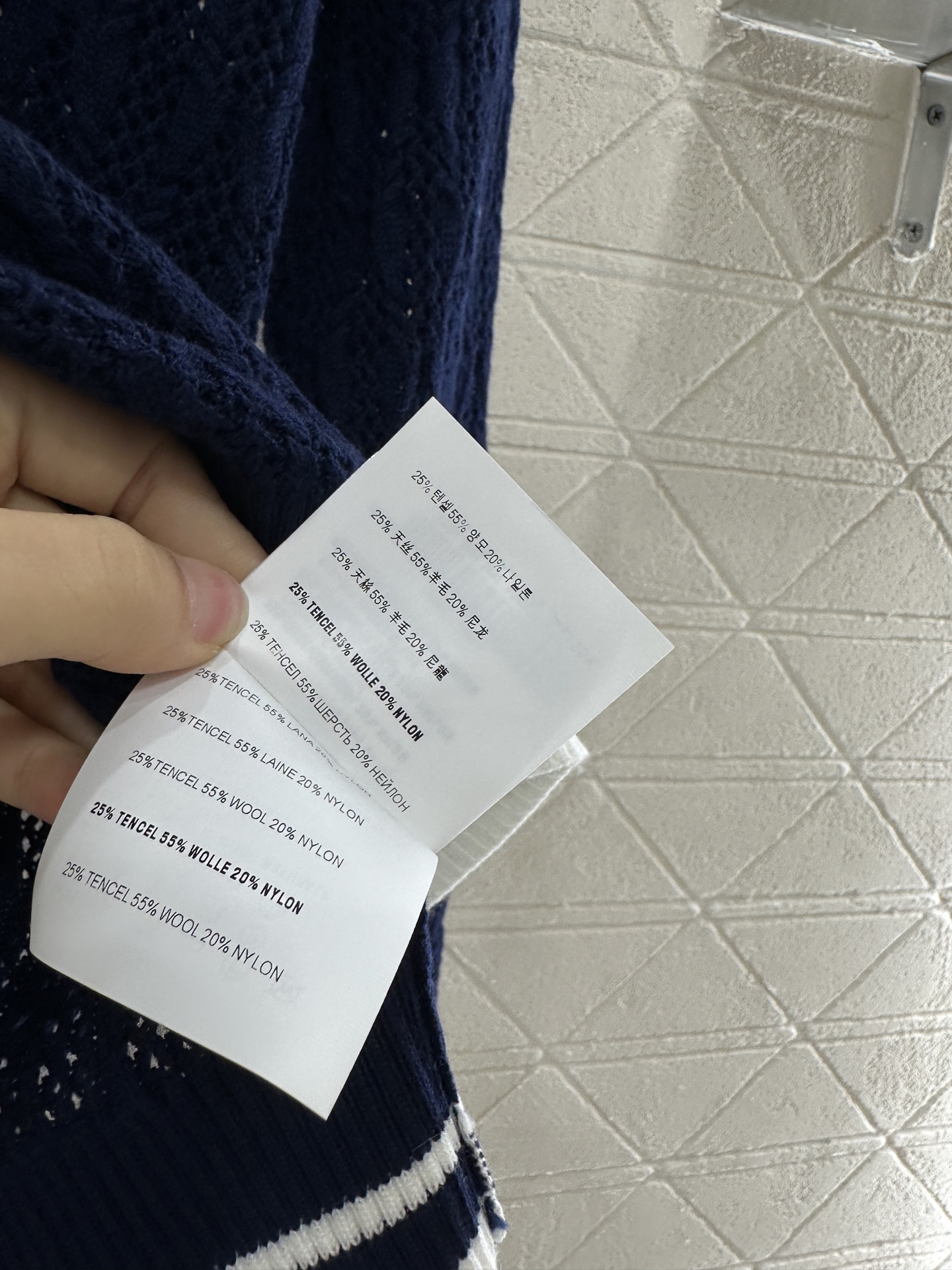 ♥Miumi*♥2024新品上架
    披肩领结针织上衣
定制YB丝毛纱线织造 密实细针工艺 舒适弹力