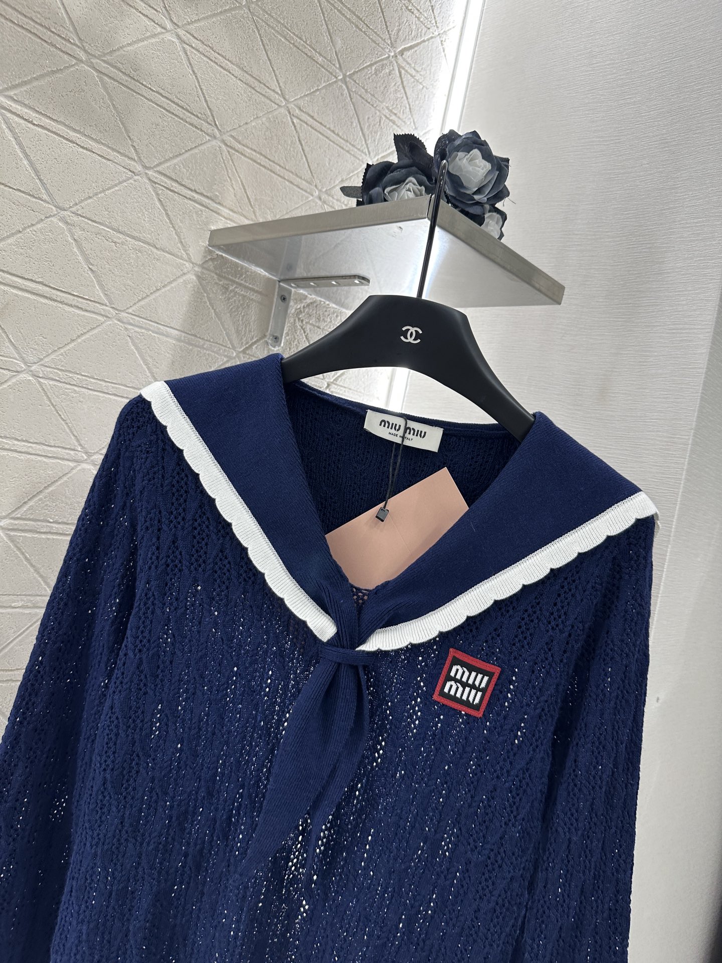 ♥Miumi*♥2024新品上架
    披肩领结针织上衣
定制YB丝毛纱线织造 密实细针工艺 舒适弹力