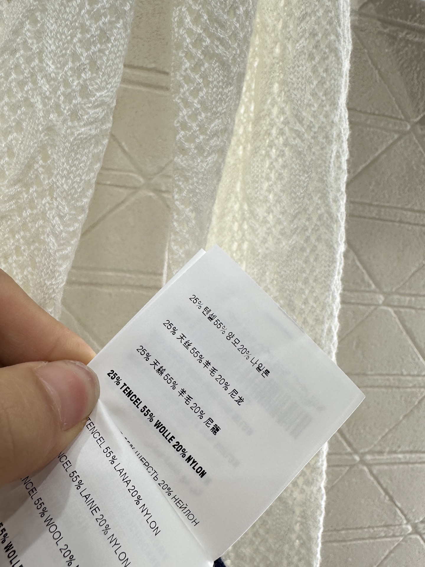 ♥Miumi*♥2024新品上架
    披肩领结针织上衣
定制YB丝毛纱线织造 密实细针工艺 舒适弹力