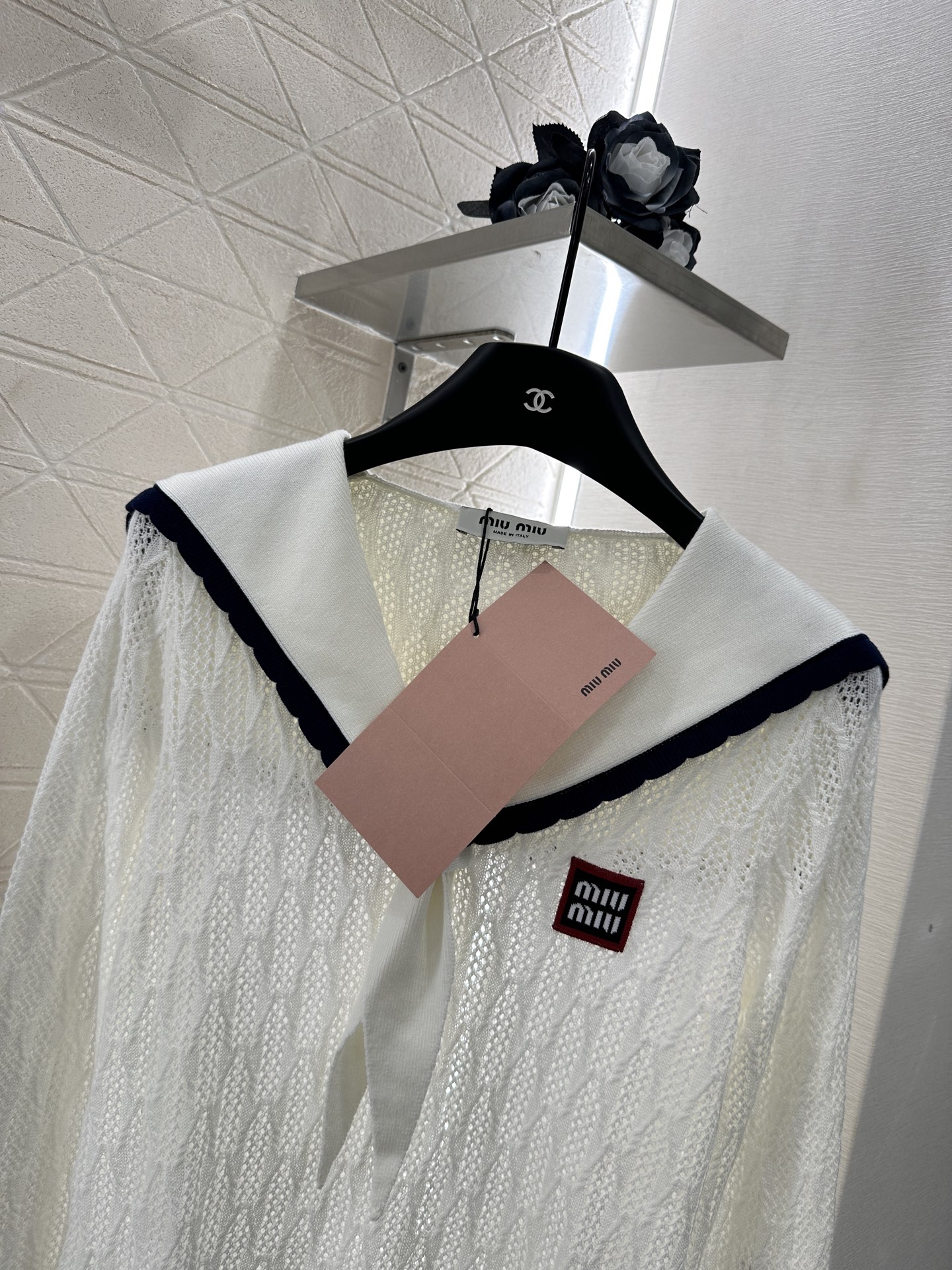 ♥Miumi*♥2024新品上架
    披肩领结针织上衣
定制YB丝毛纱线织造 密实细针工艺 舒适弹力