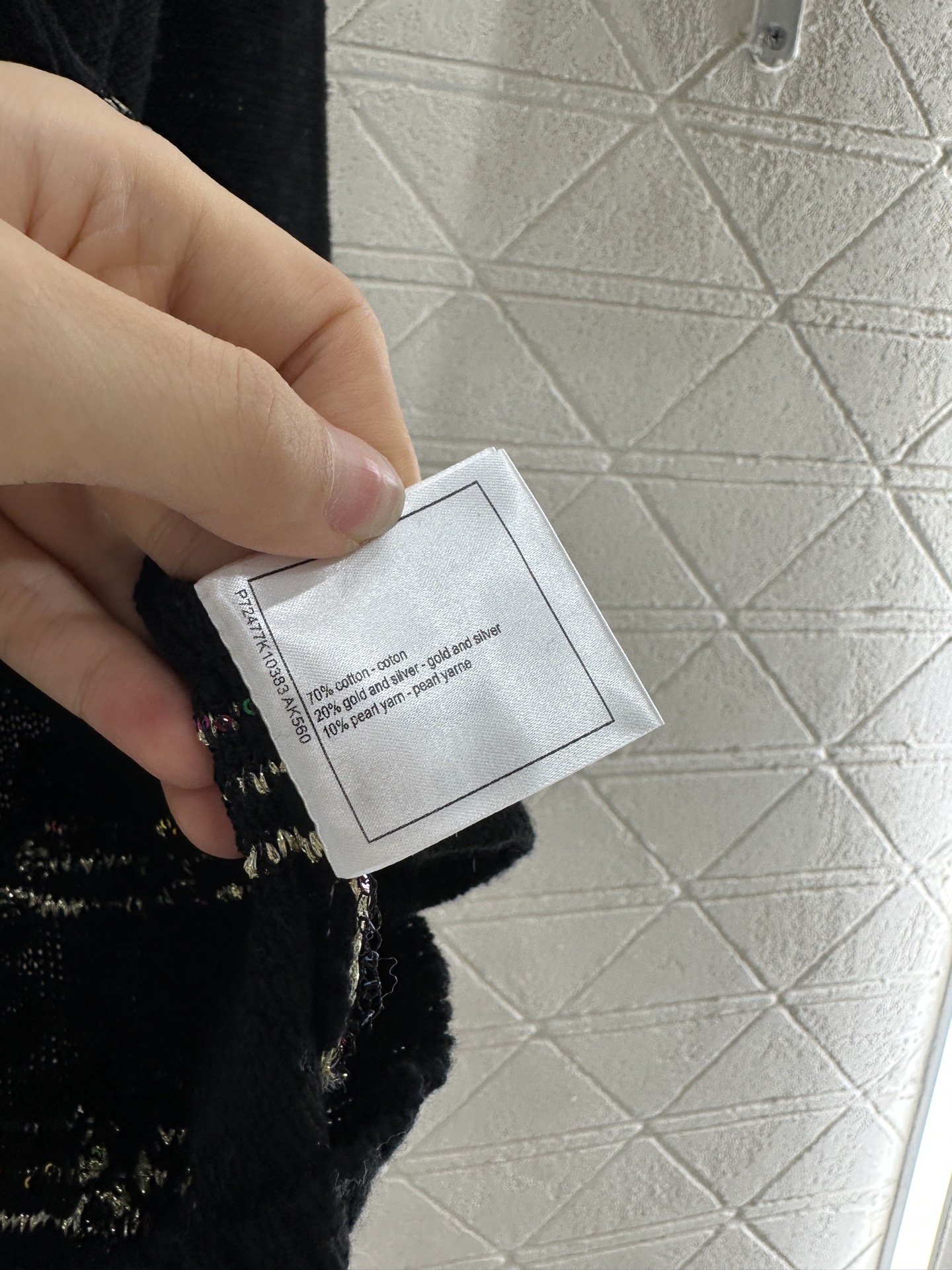 ♥Chane*♥2025新品上架
  金线刺绣下摆针织开衫
定制YB全棉纱线织造 柔软亲肤 垂顺舒适 廓