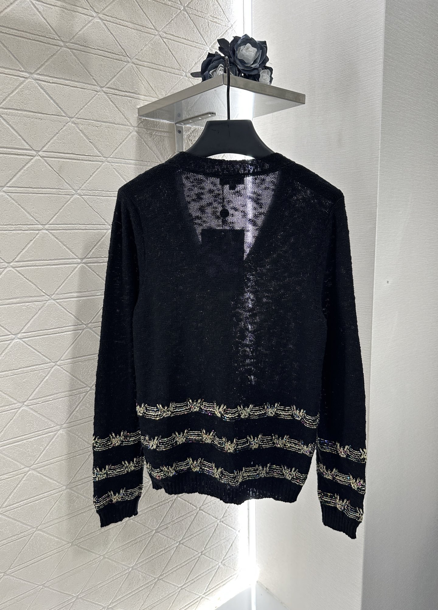 ♥Chane*♥2025新品上架
  金线刺绣下摆针织开衫
定制YB全棉纱线织造 柔软亲肤 垂顺舒适 廓