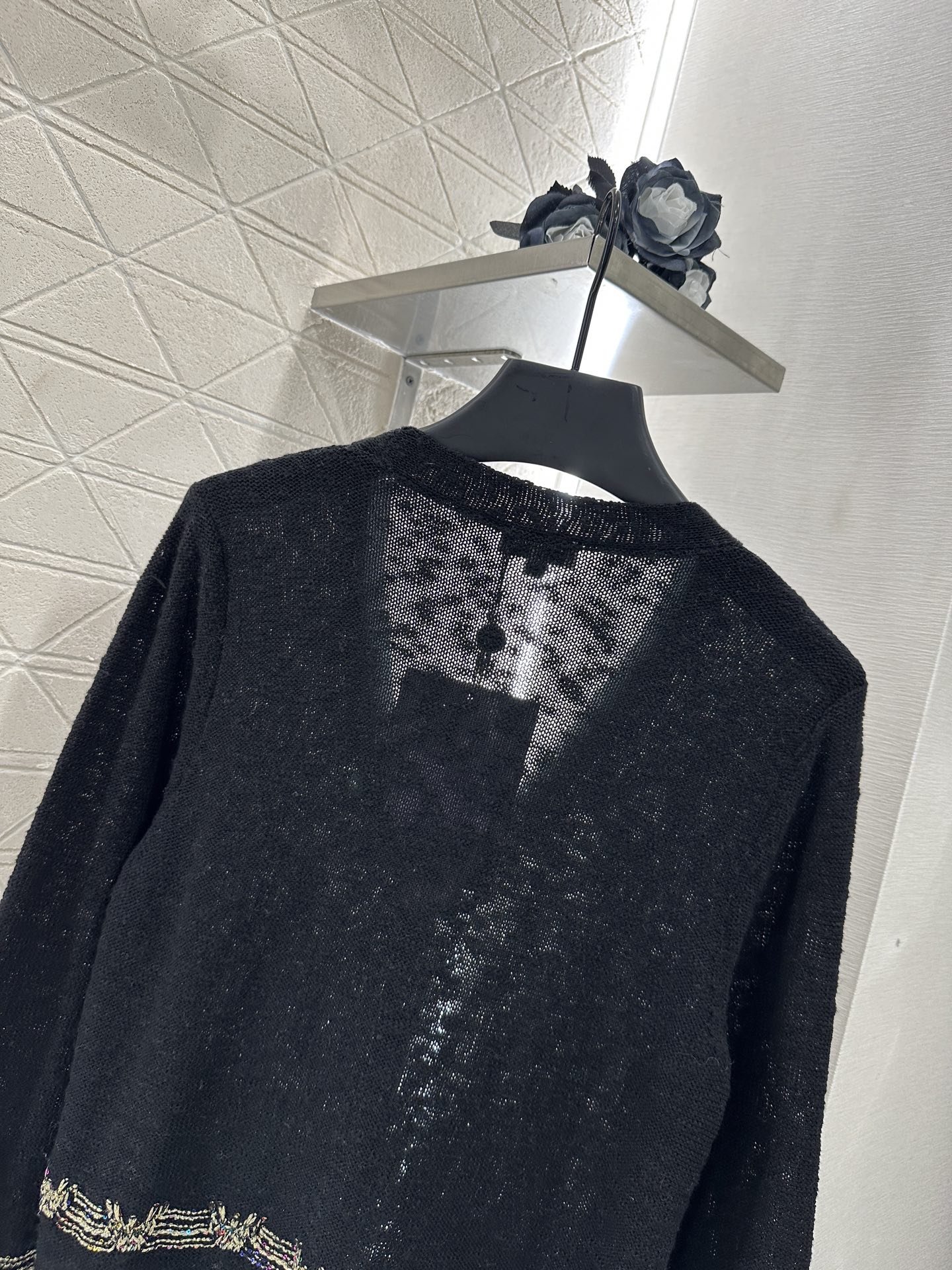 ♥Chane*♥2025新品上架
  金线刺绣下摆针织开衫
定制YB全棉纱线织造 柔软亲肤 垂顺舒适 廓