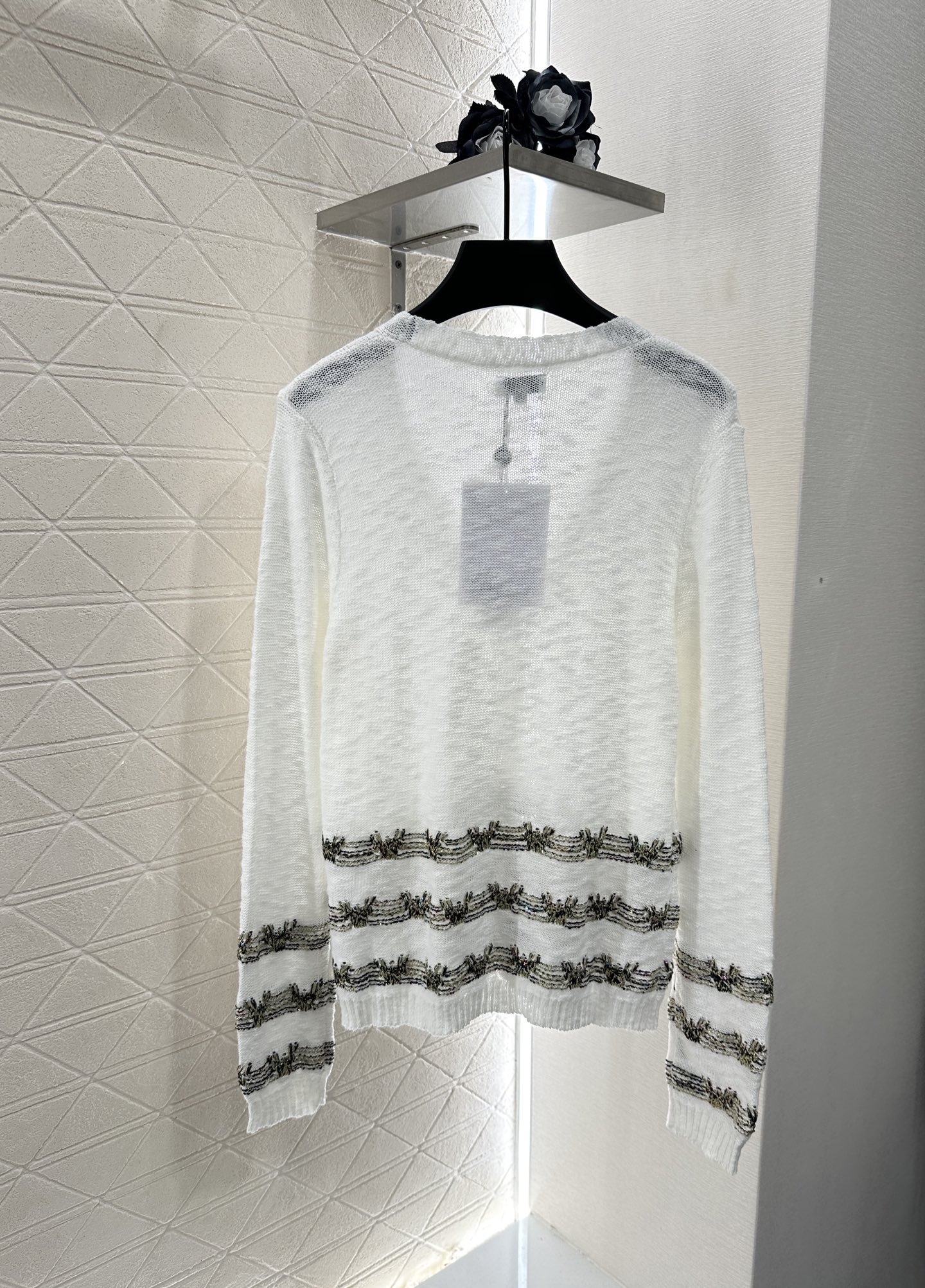 ♥Chane*♥2025新品上架
  金线刺绣下摆针织开衫
定制YB全棉纱线织造 柔软亲肤 垂顺舒适 廓