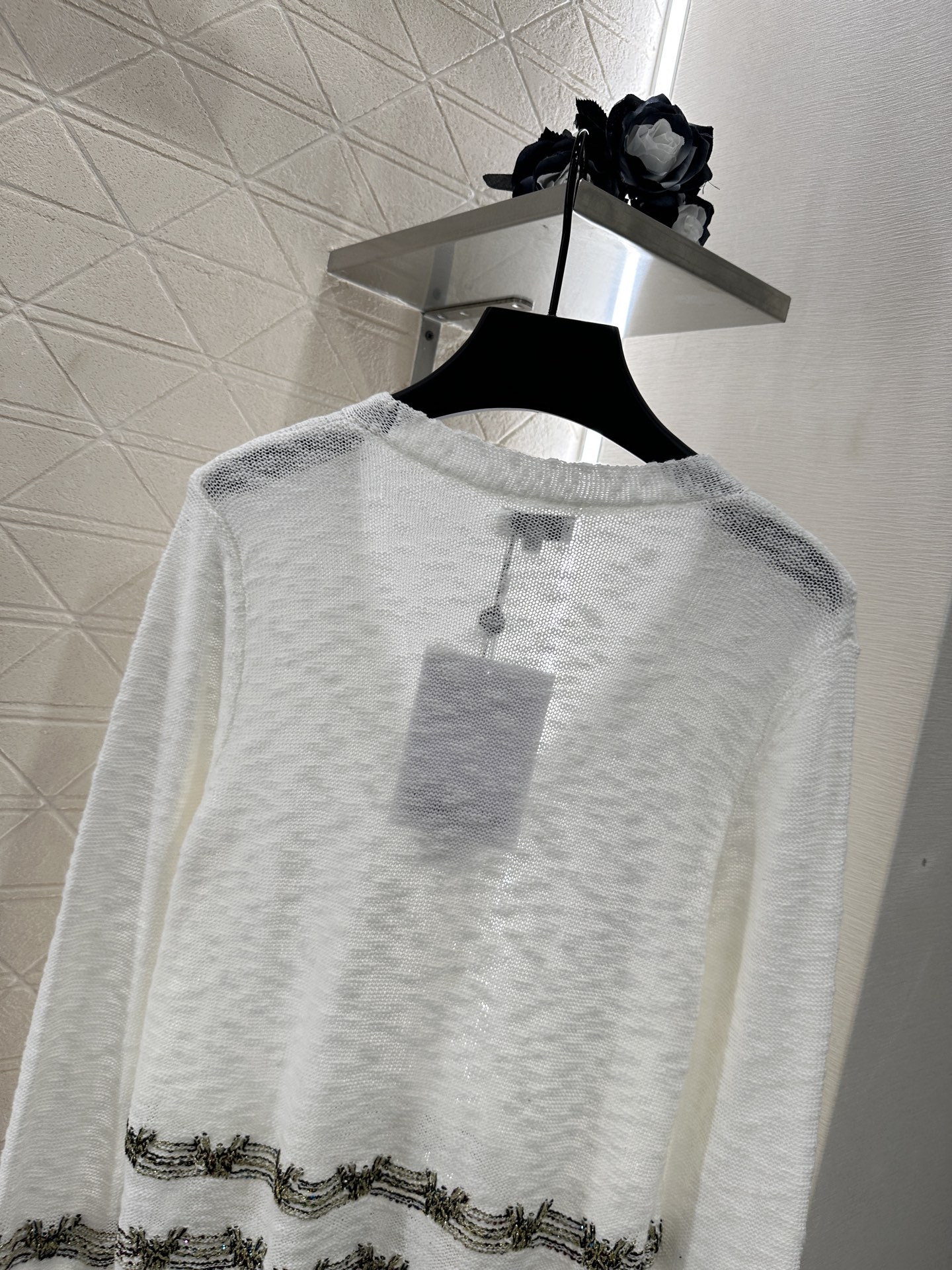 ♥Chane*♥2025新品上架
  金线刺绣下摆针织开衫
定制YB全棉纱线织造 柔软亲肤 垂顺舒适 廓