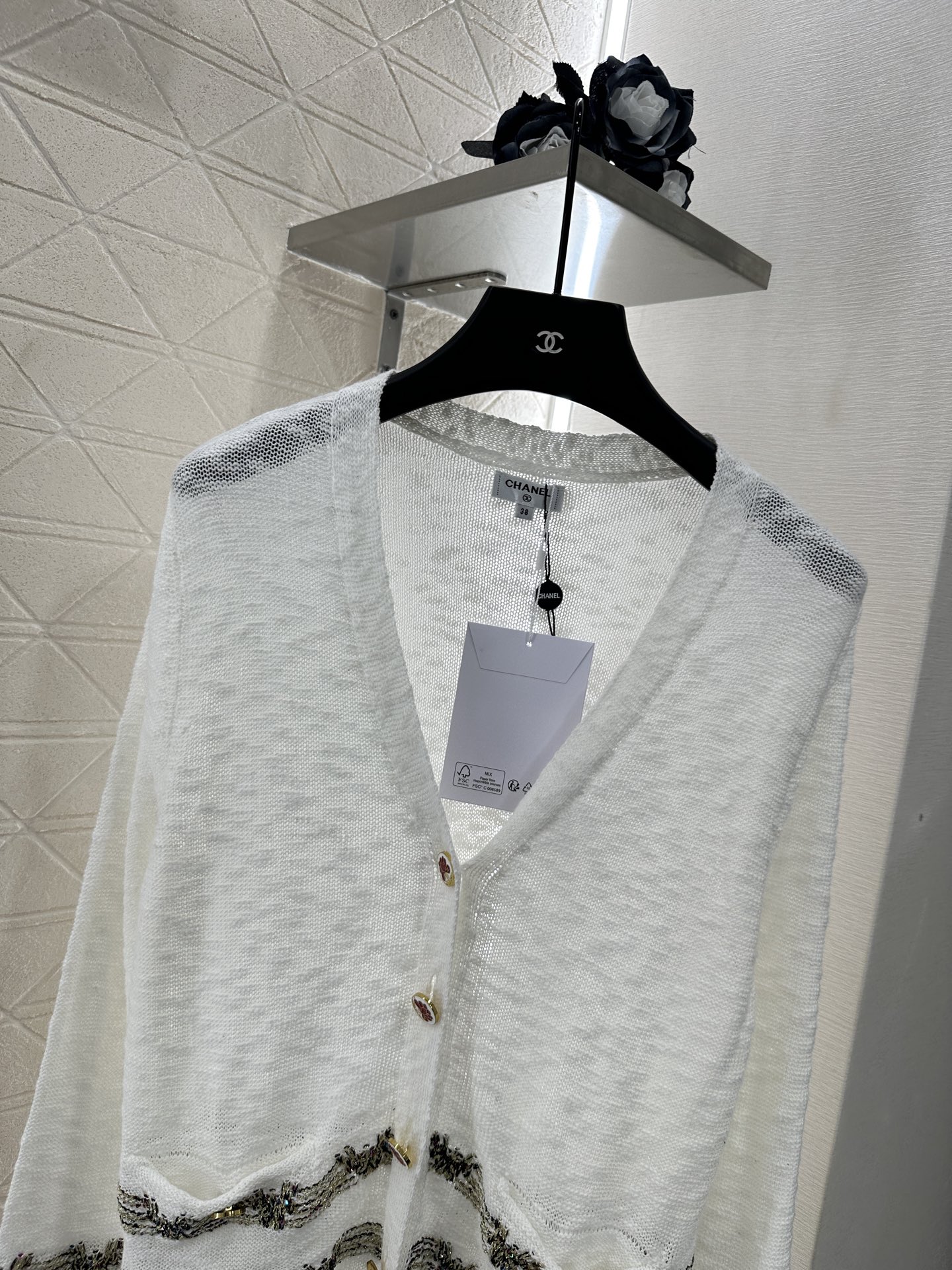 ♥Chane*♥2025新品上架
  金线刺绣下摆针织开衫
定制YB全棉纱线织造 柔软亲肤 垂顺舒适 廓