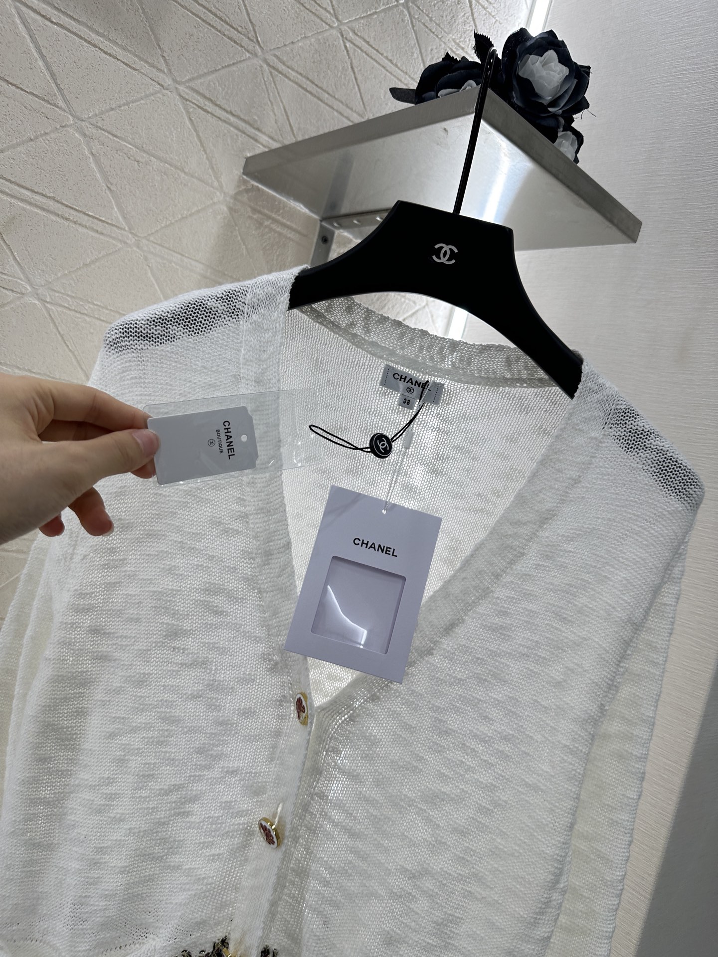 ♥Chane*♥2025新品上架
  金线刺绣下摆针织开衫
定制YB全棉纱线织造 柔软亲肤 垂顺舒适 廓