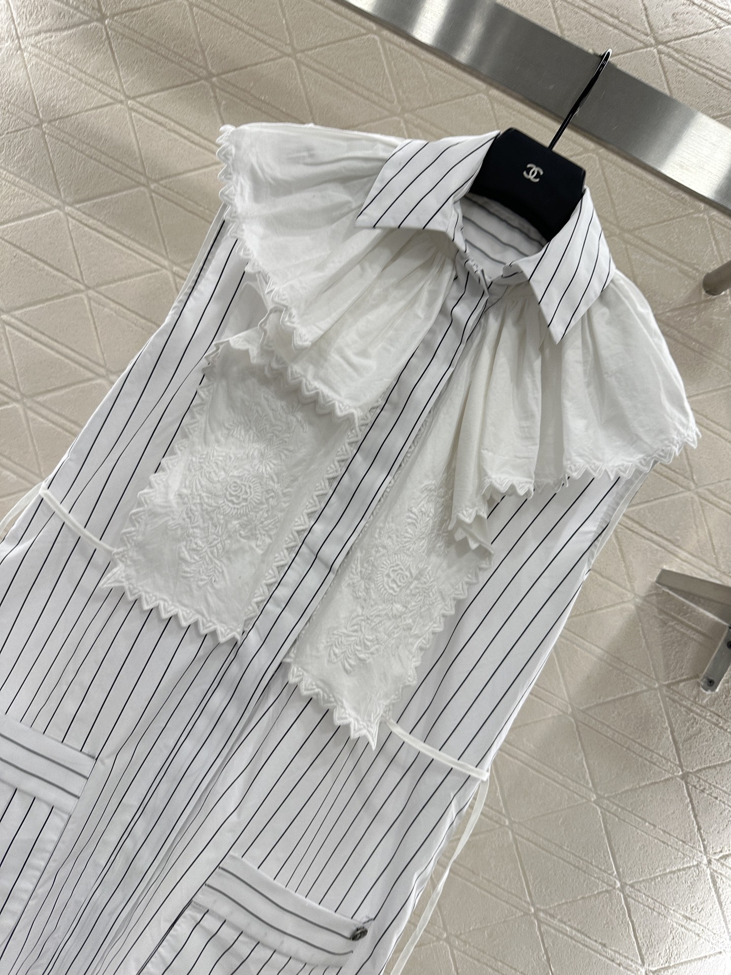 ♥Chane*♥2025新品上架
   拼接花边皱褶衬衫裙
定制YB斜纹全棉材质 质感垂顺 吸湿透气 翻