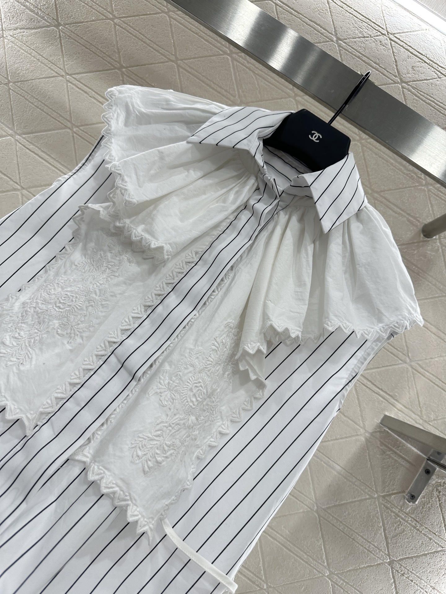 ♥Chane*♥2025新品上架
   拼接花边皱褶衬衫裙
定制YB斜纹全棉材质 质感垂顺 吸湿透气 翻