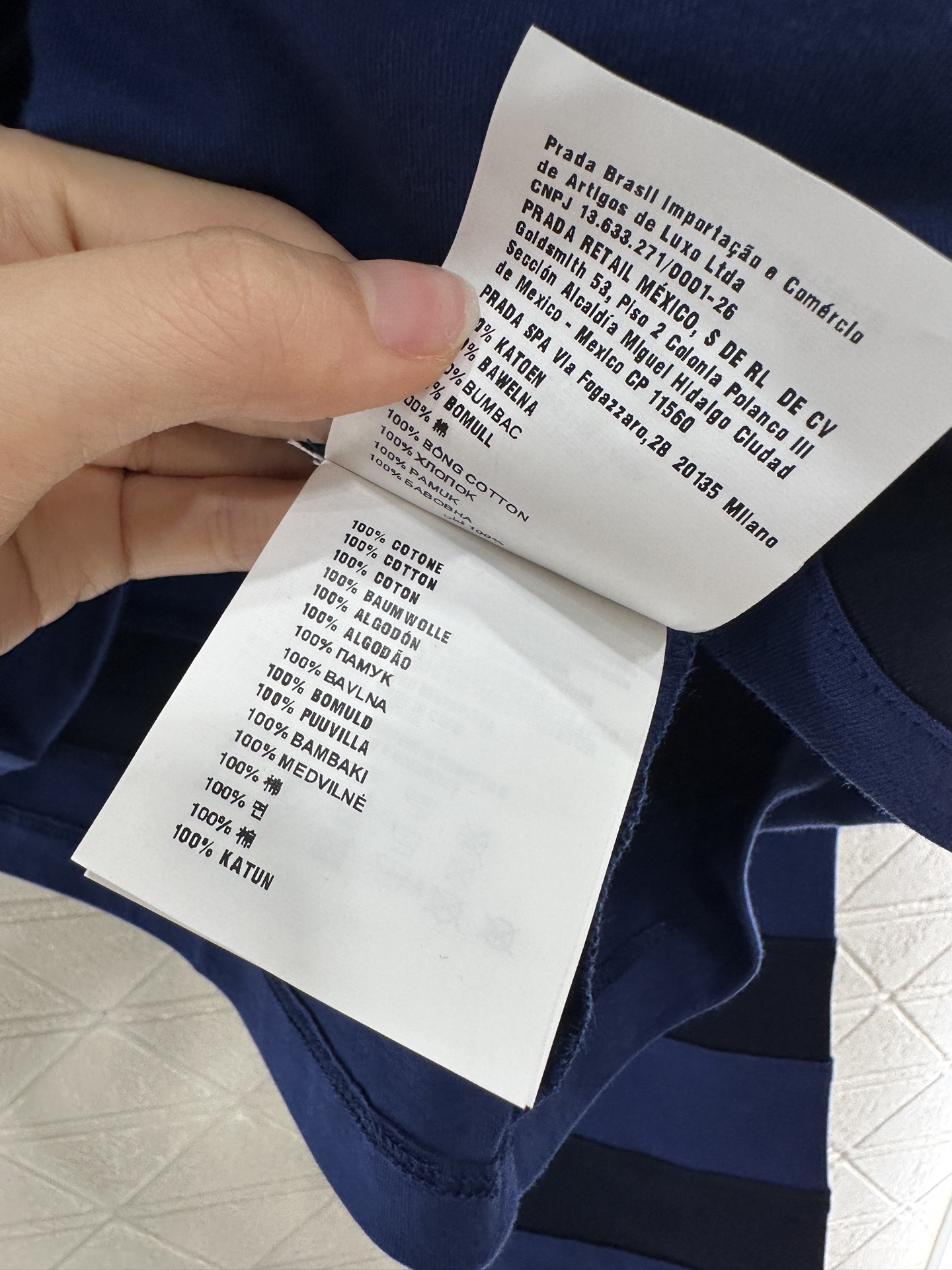 ♥Miumi*♥2025新品上架
      条纹拼接一字肩长袖
定制YB进口棉府绸材质 透气舒适 质感