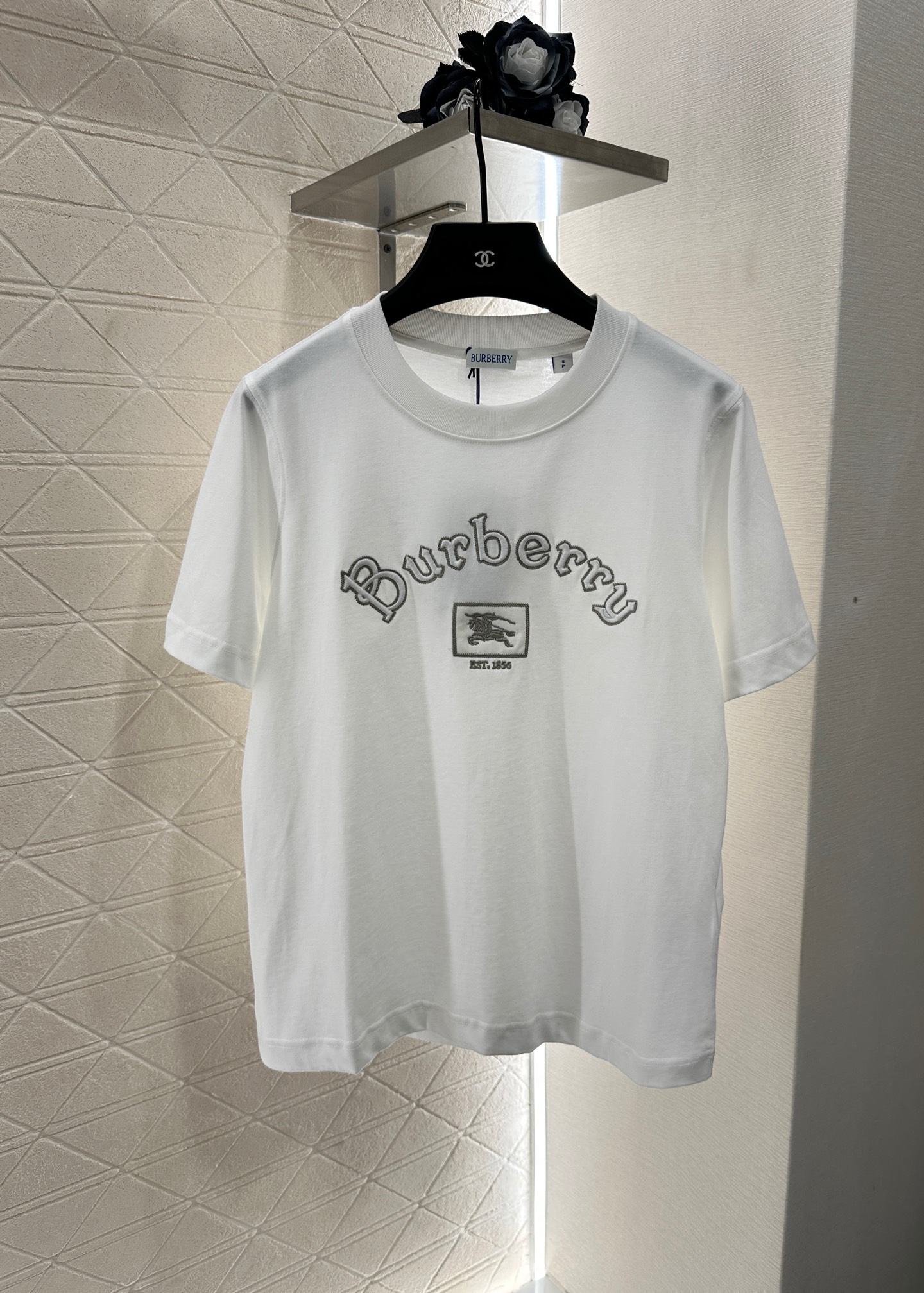 ♥BURBERR*♥2025新品上架
     圆领刺绣战马𝑇𝑒𝑒
定制YB原生全棉材质 透气舒适 质感