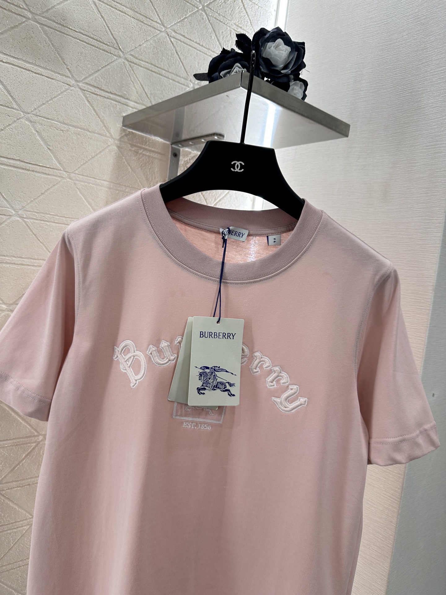 ♥BURBERR*♥2025新品上架
     圆领刺绣战马𝑇𝑒𝑒
定制YB原生全棉材质 透气舒适 质感