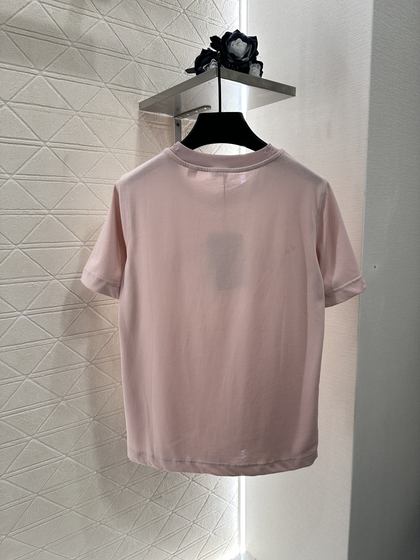 ♥BURBERR*♥2025新品上架
     圆领刺绣战马𝑇𝑒𝑒
定制YB原生全棉材质 透气舒适 质感