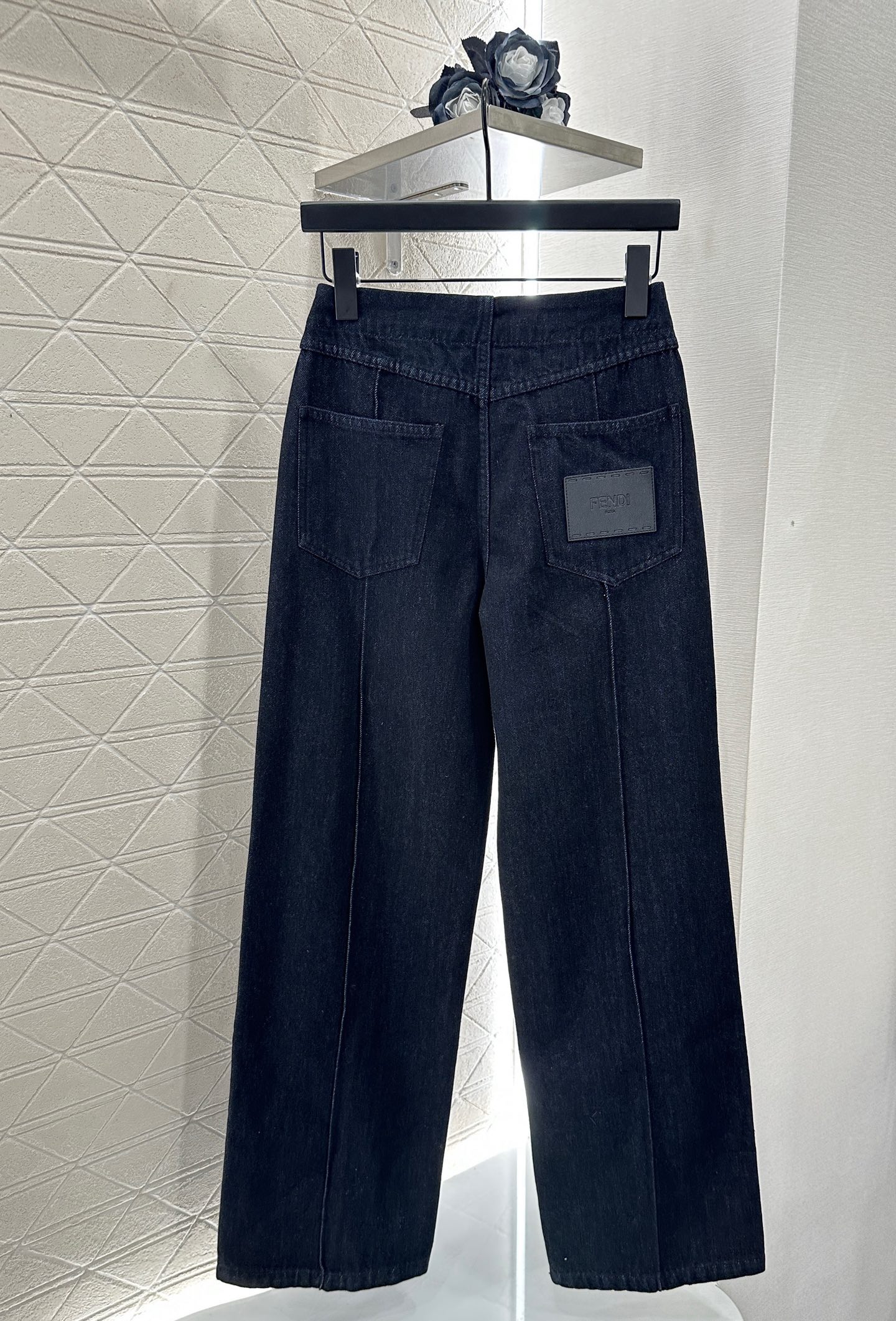 Stylish Women’s Suit Collection: P612 Original and YB-Slashed Cotton Jeans - 图片 2