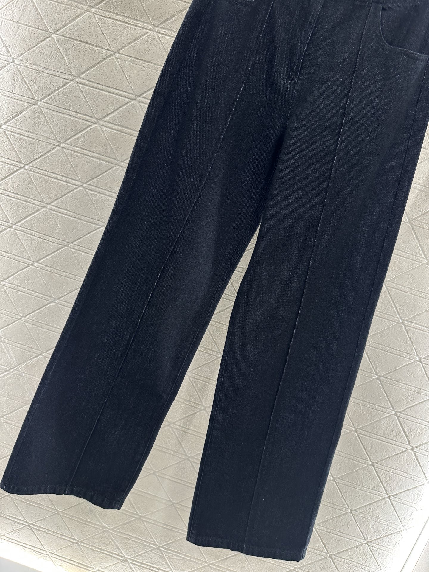 Stylish Women’s Suit Collection: P612 Original and YB-Slashed Cotton Jeans - 图片 4