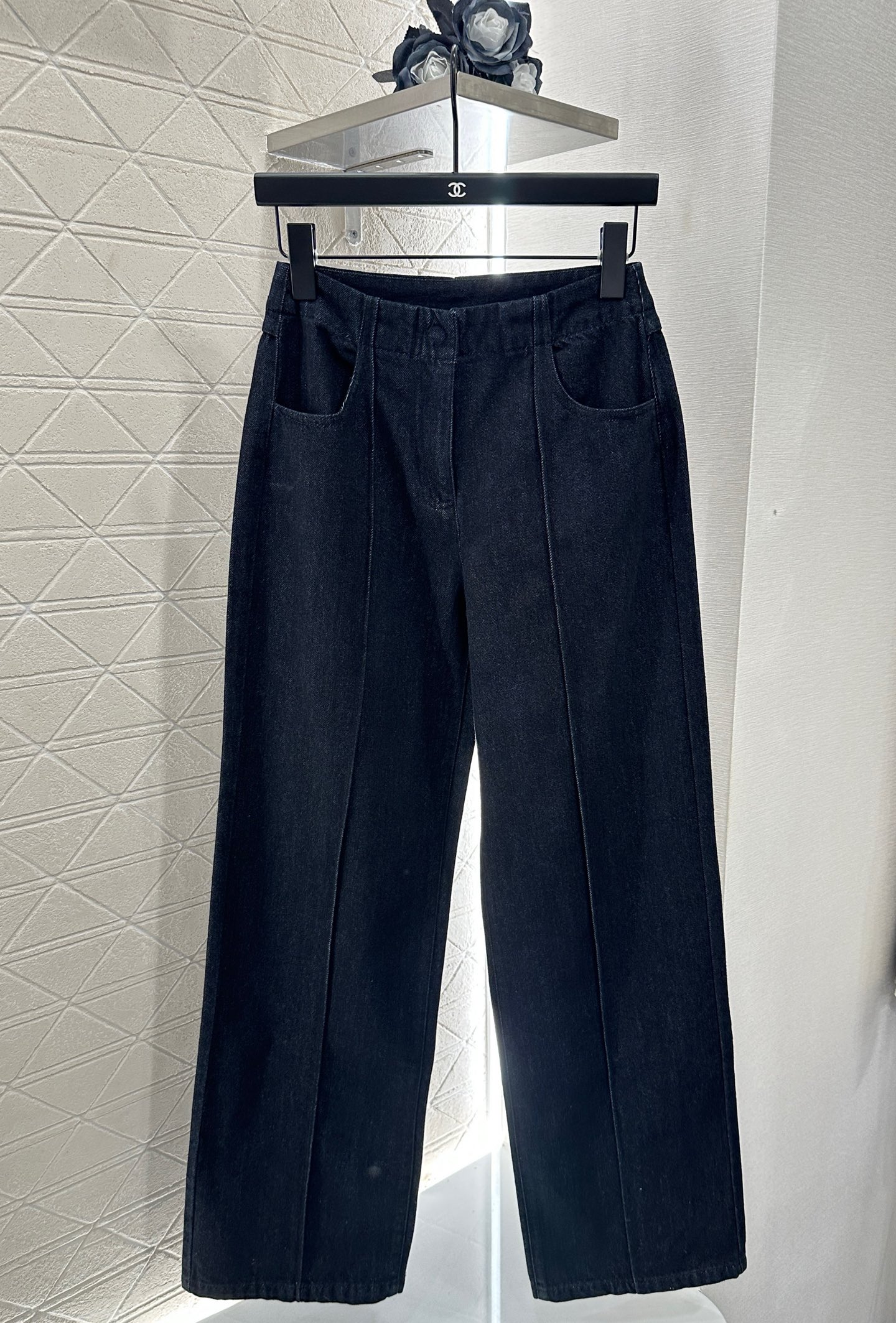 Stylish Women’s Suit Collection: P612 Original and YB-Slashed Cotton Jeans - 图片 1