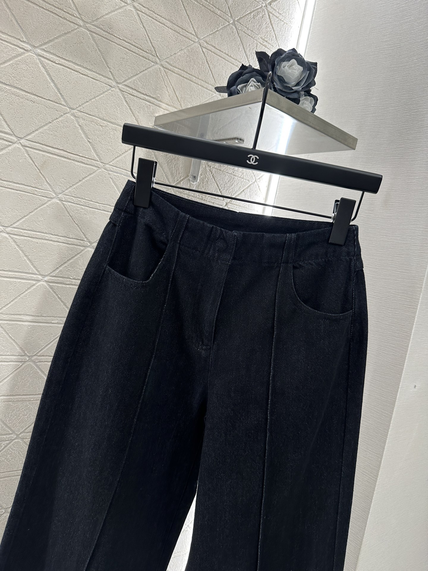Stylish Women’s Suit Collection: P612 Original and YB-Slashed Cotton Jeans - 图片 3