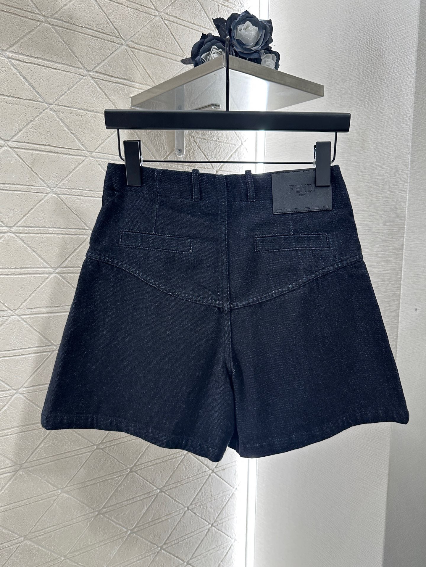 ♥Fend*♥2025新品上架
 复古牛仔夹克裙裤套装
定制YB斜纹棉牛仔材质 舒适柔软 透气好穿 水洗