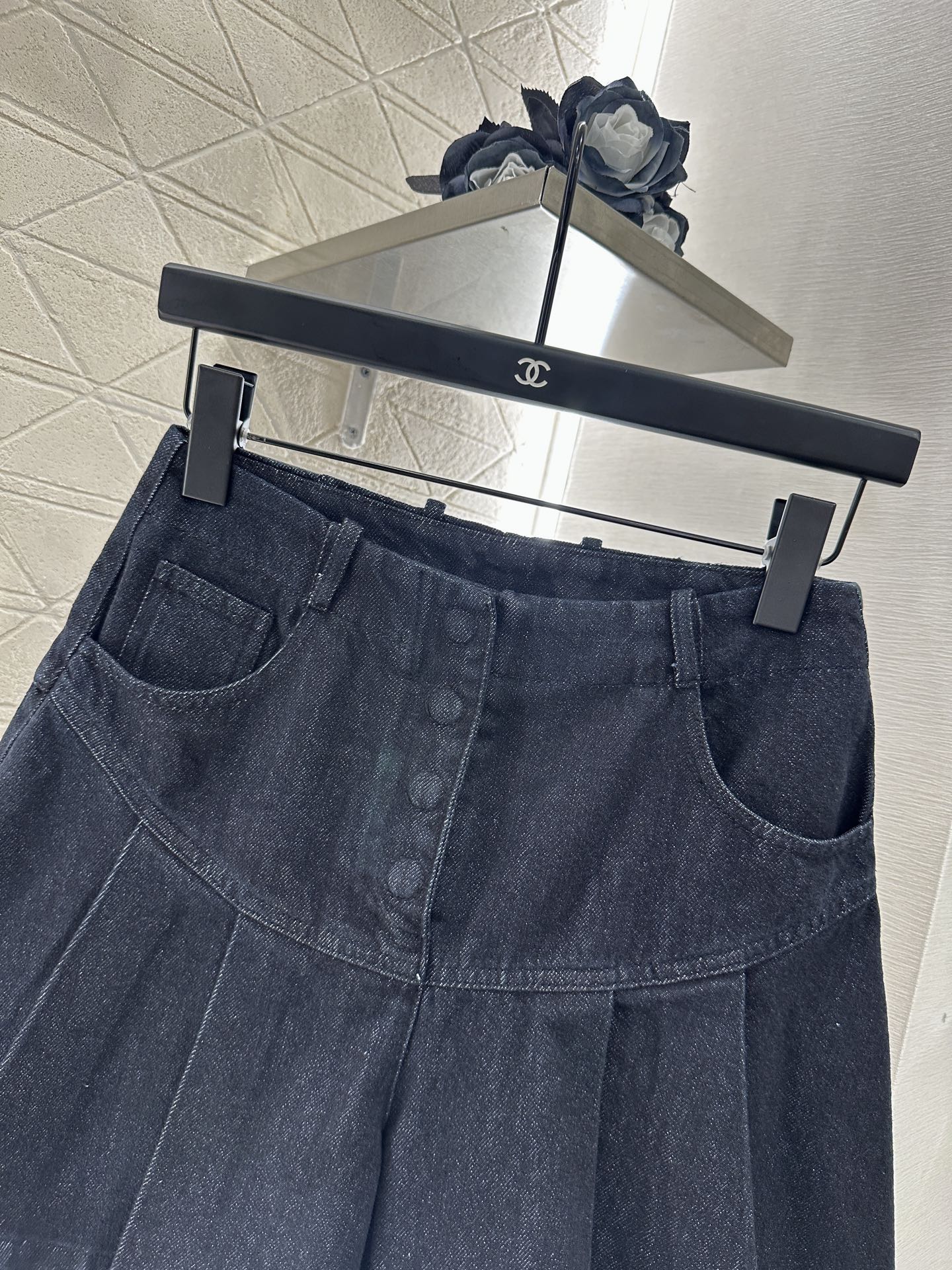 ♥Fend*♥2025新品上架
 复古牛仔夹克裙裤套装
定制YB斜纹棉牛仔材质 舒适柔软 透气好穿 水洗