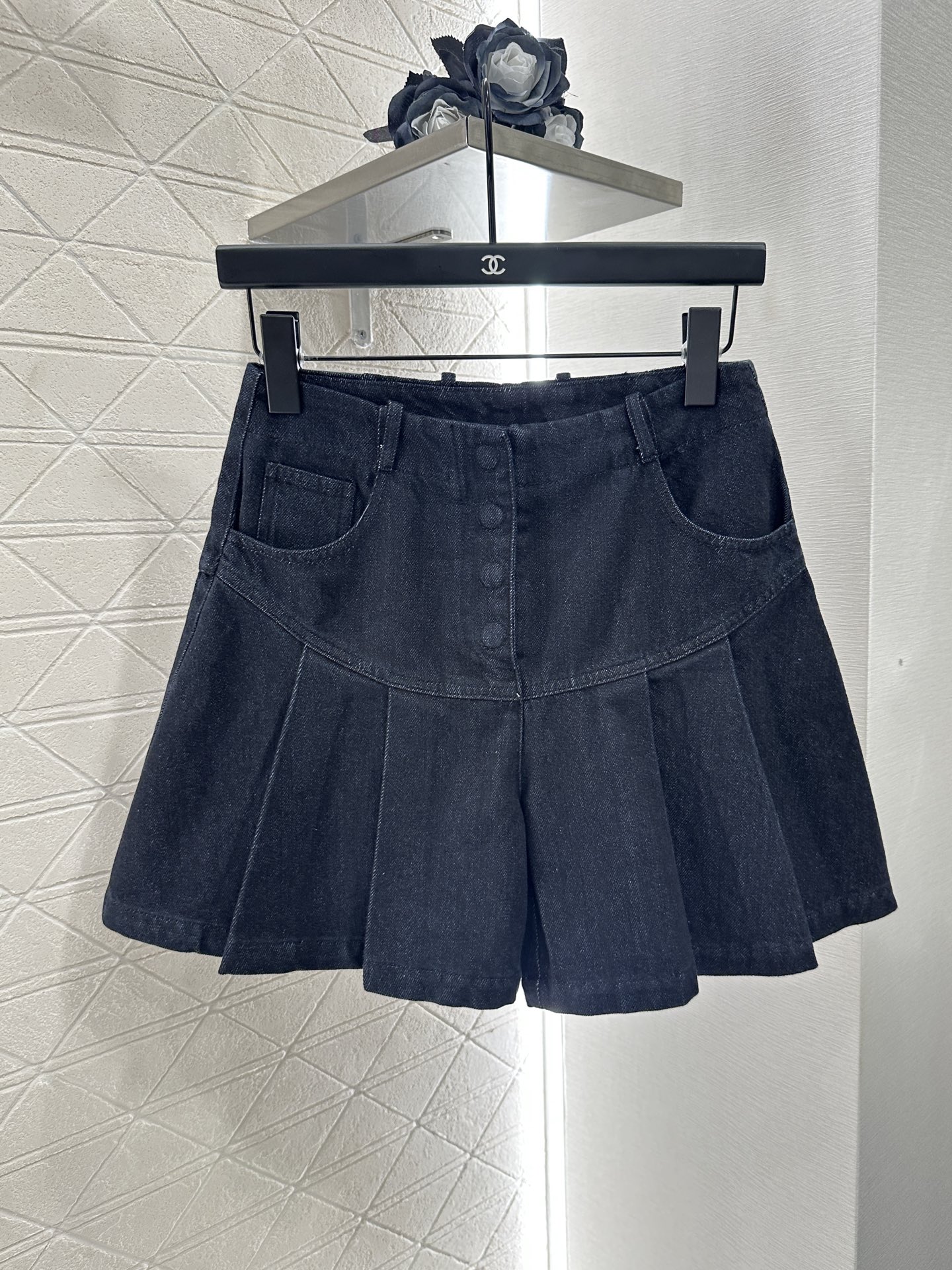 ♥Fend*♥2025新品上架
 复古牛仔夹克裙裤套装
定制YB斜纹棉牛仔材质 舒适柔软 透气好穿 水洗