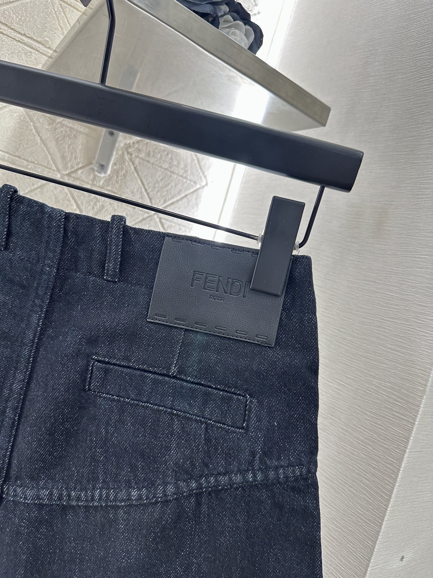 ♥Fend*♥2025新品上架
 复古牛仔夹克裙裤套装
定制YB斜纹棉牛仔材质 舒适柔软 透气好穿 水洗