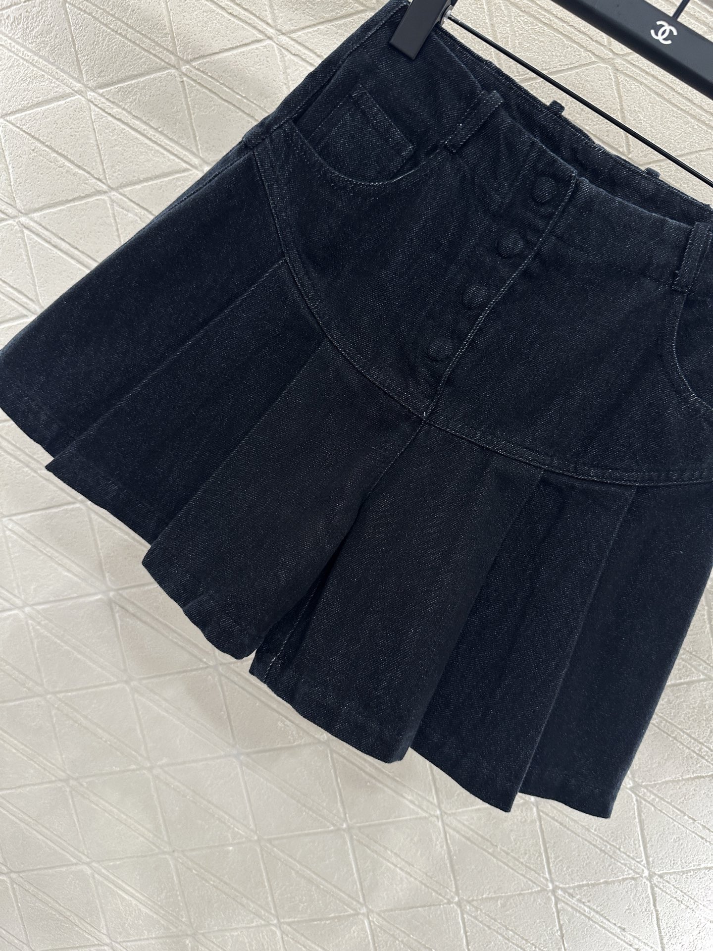 ♥Fend*♥2025新品上架
 复古牛仔夹克裙裤套装
定制YB斜纹棉牛仔材质 舒适柔软 透气好穿 水洗